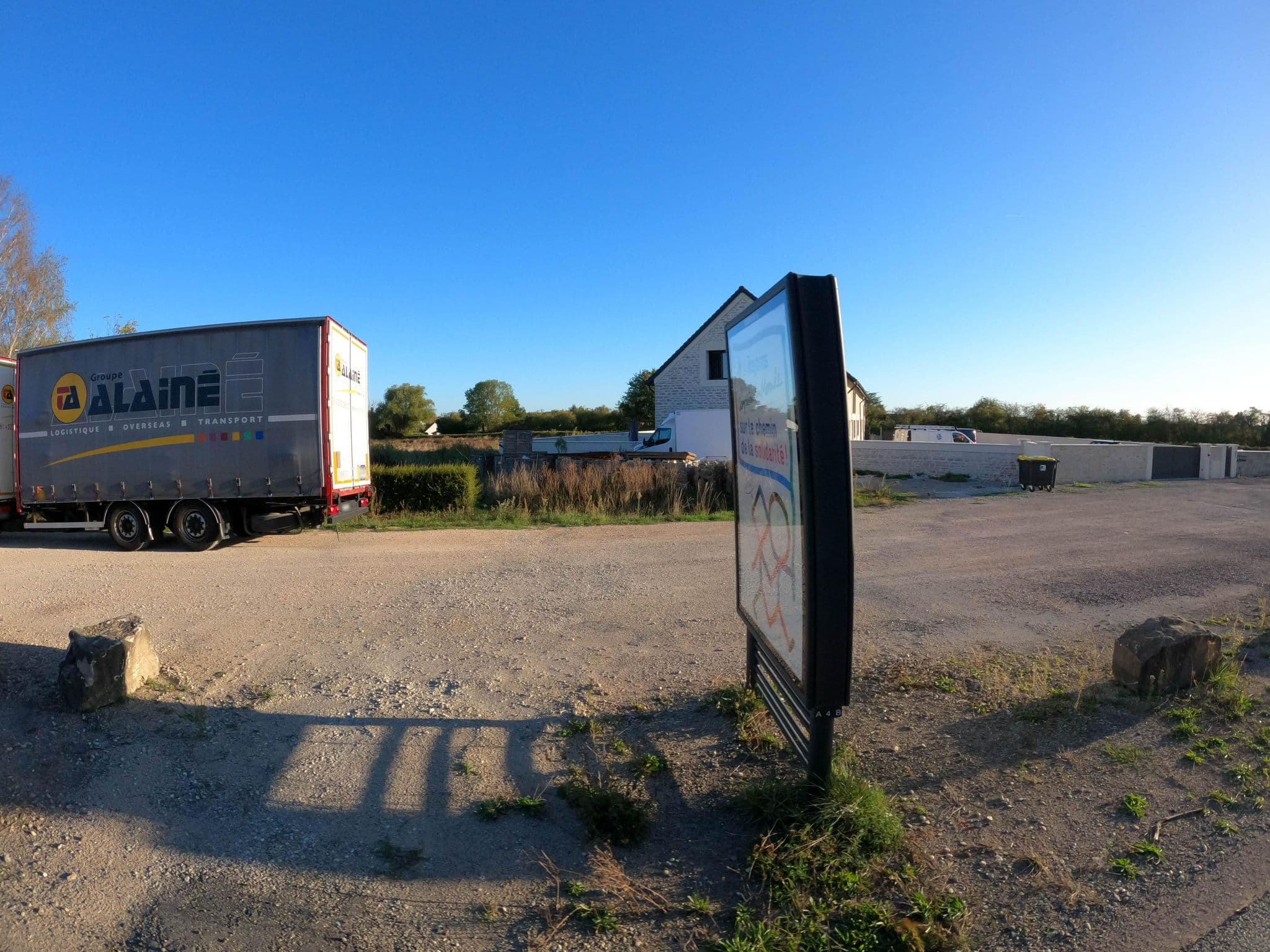Street view near Gites Les Camélias - Maison d'hôte Chalon sur Saône 71, Épervans — © stephanep (CC BY-SA · Mapillary)