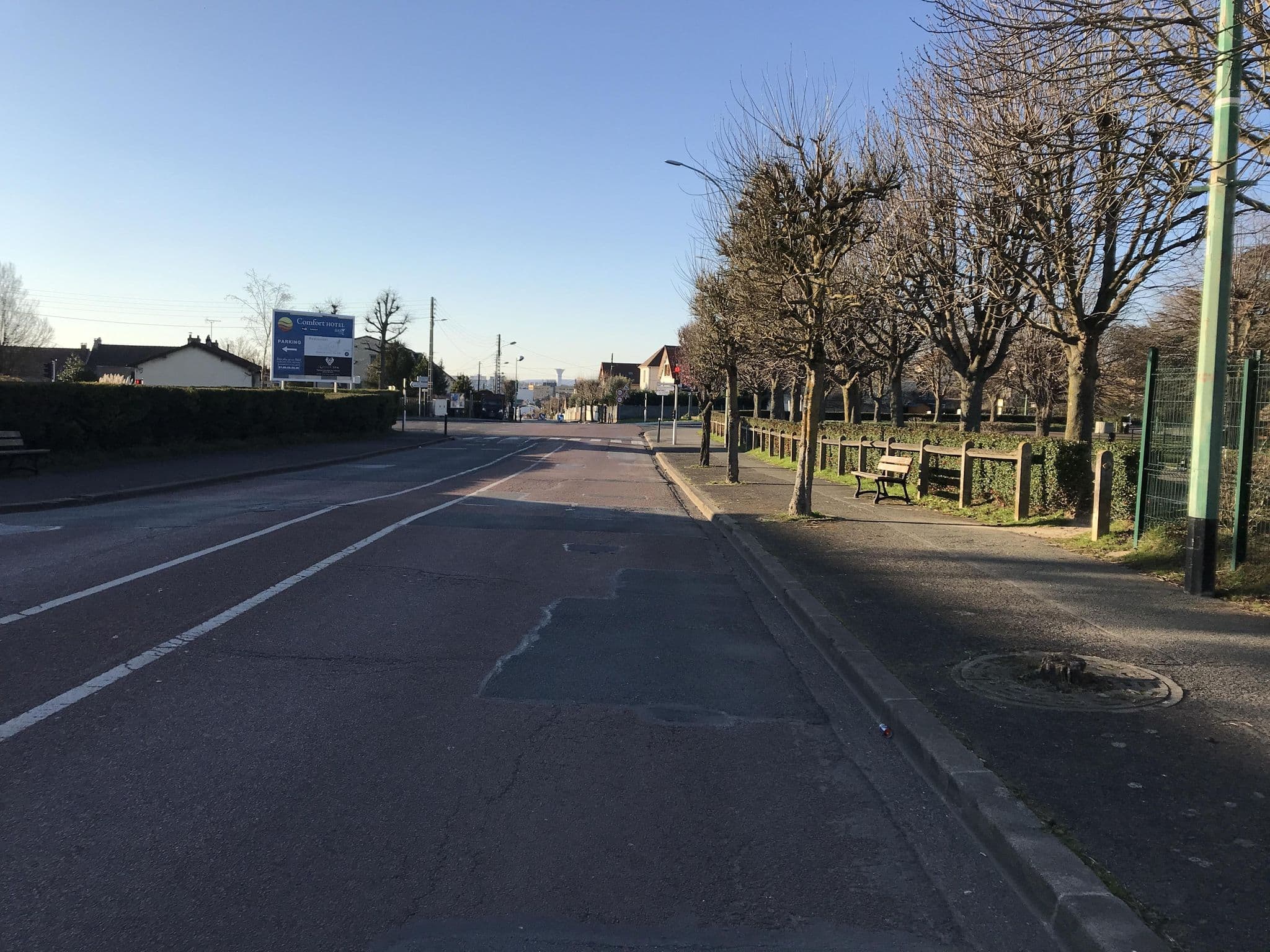 Street view near BRIT HOTEL CONFORT ORLY MORANGIS, Morangis — © josmougn (CC BY-SA · Mapillary)