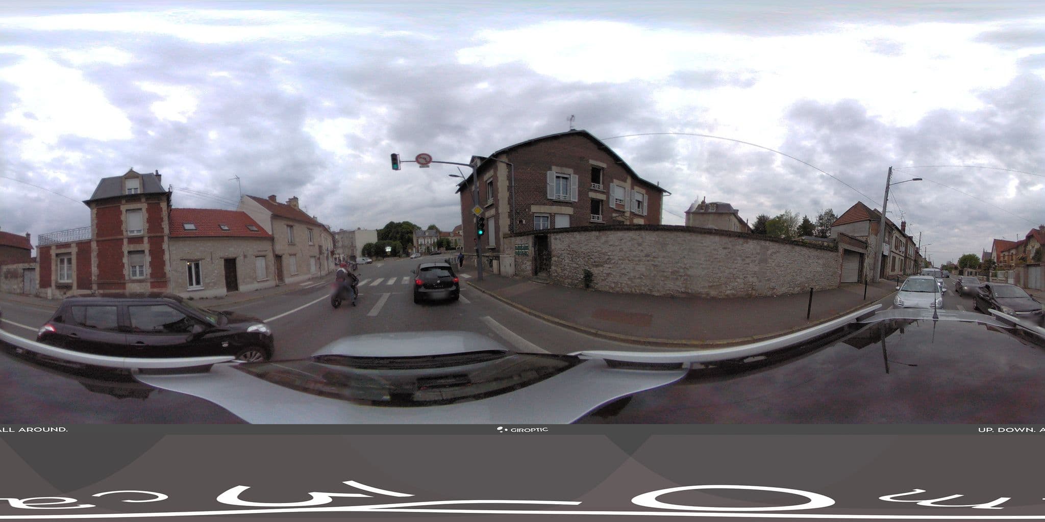 Street view near Le Gîte de la Gare, Crépy-en-Valois — © kobold (CC BY-SA · Mapillary)