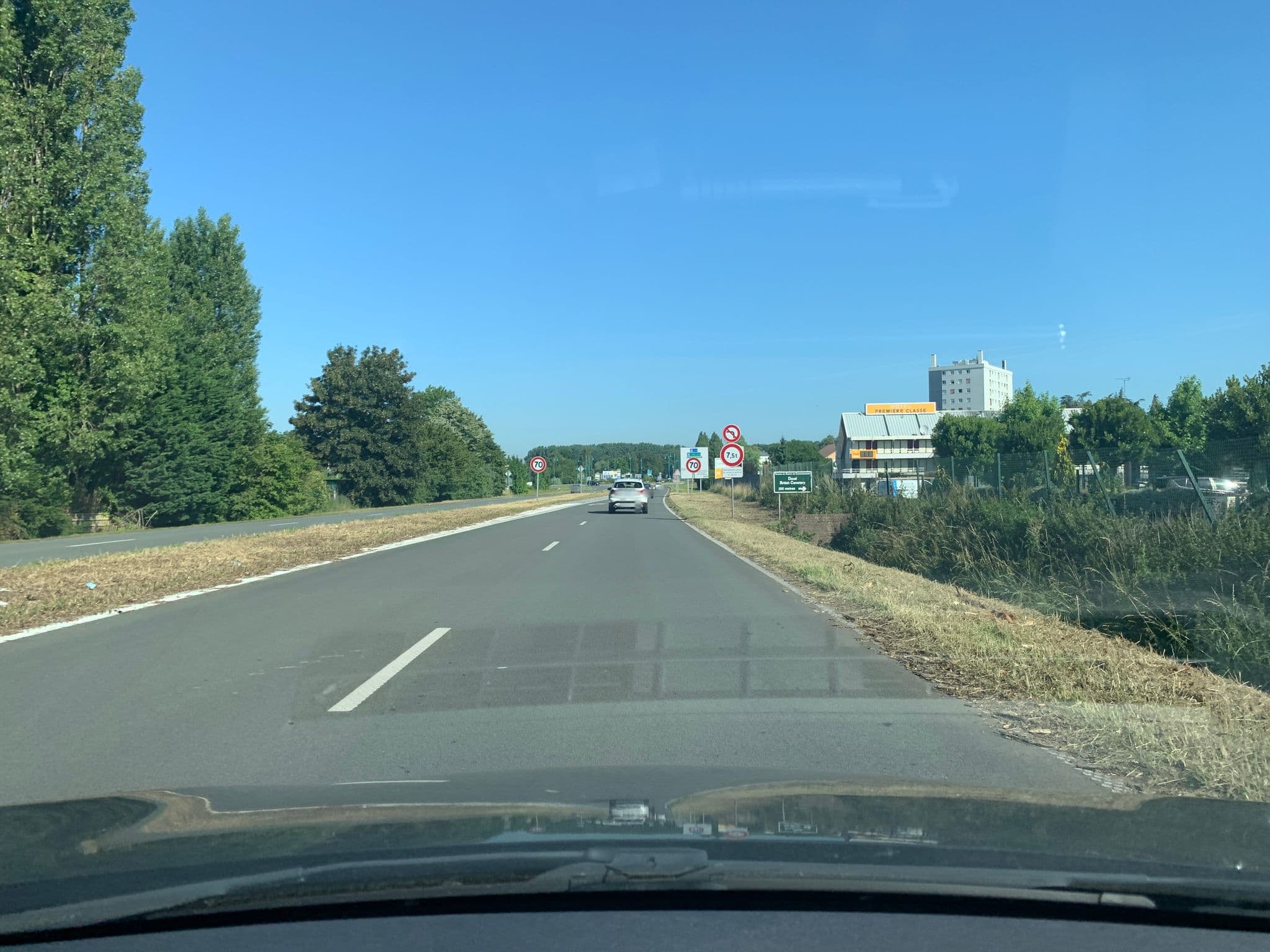 Street view near B&B HOTEL Douai Parc des Expos Cuincy, Cuincy — © widowild (CC BY-SA · Mapillary)