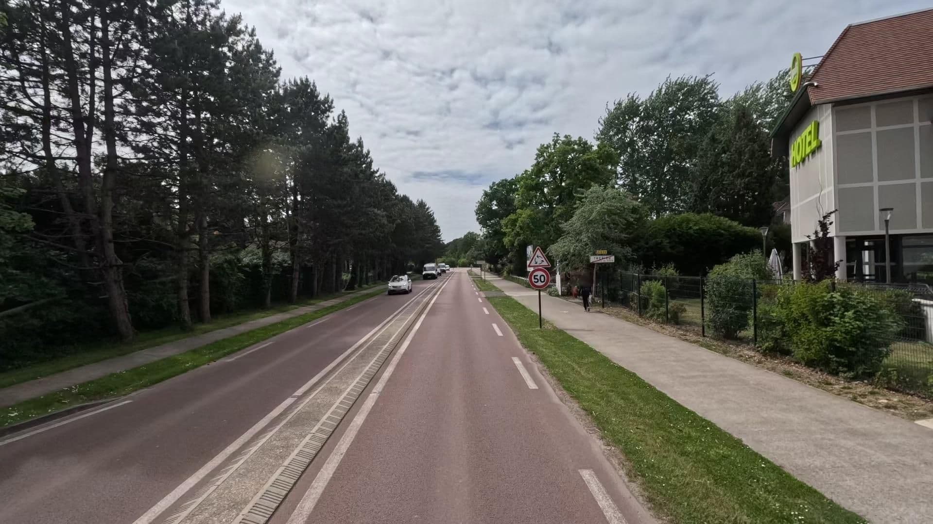 Street view near B&B HOTEL Le Touquet, Étaples — © bct (CC BY-SA · Mapillary)
