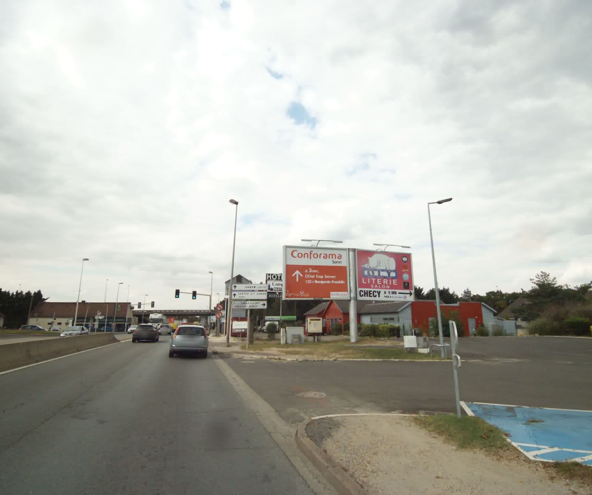 Street view near Hotel Kyriad Direct Orleans Nord - Saran, Saran — © sogefi (CC BY-SA · Mapillary)