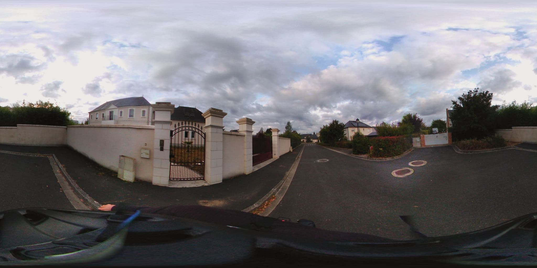 Street view near COTTAGE LA VILLA BOLERO, Saint-Cyr-sur-Loire — © monsieur_a (CC BY-SA · Mapillary)