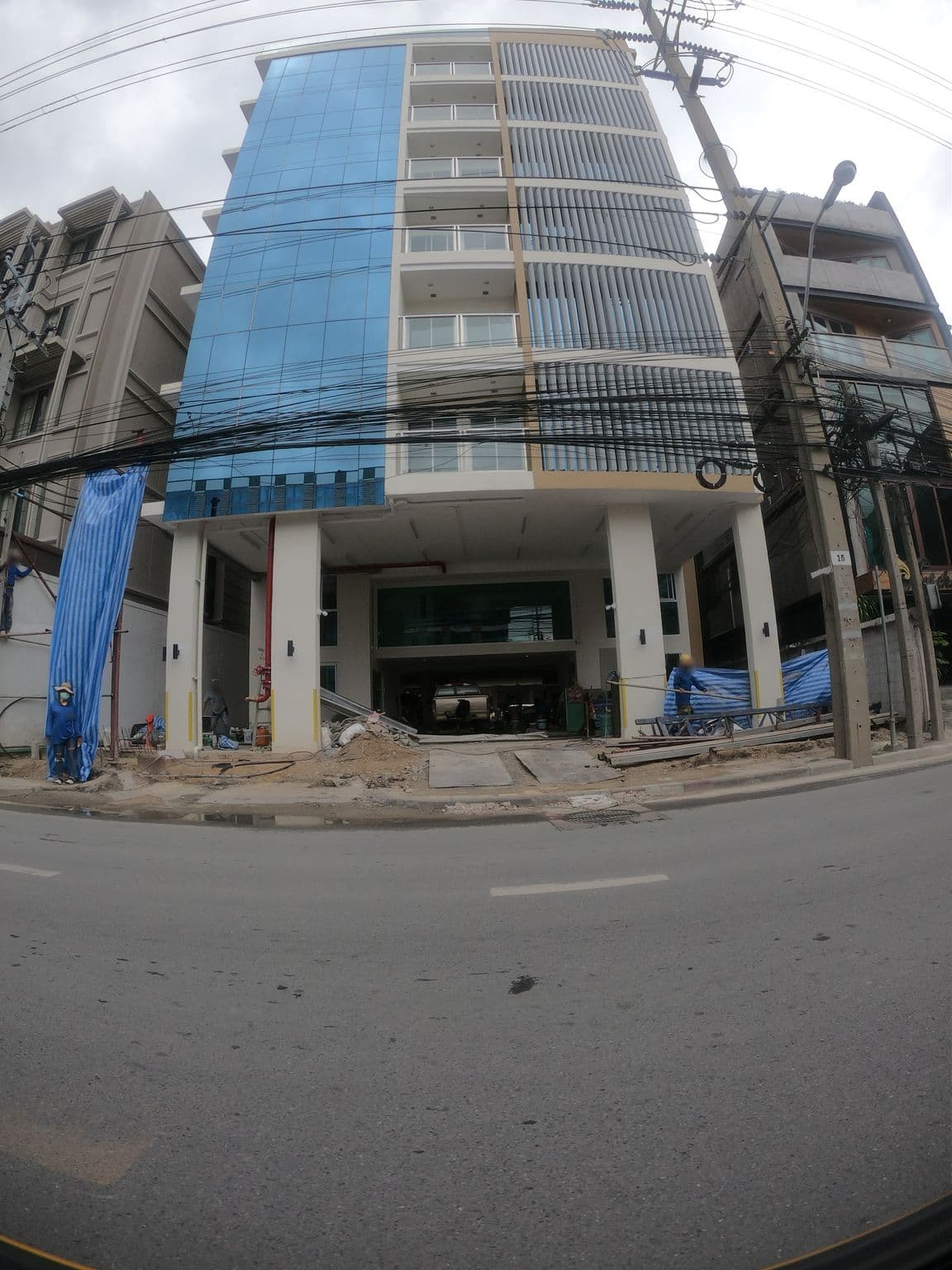 Street view near Benjarong Hotel Bangkok, Chan Kasem — © ozflor (CC BY-SA · Mapillary)