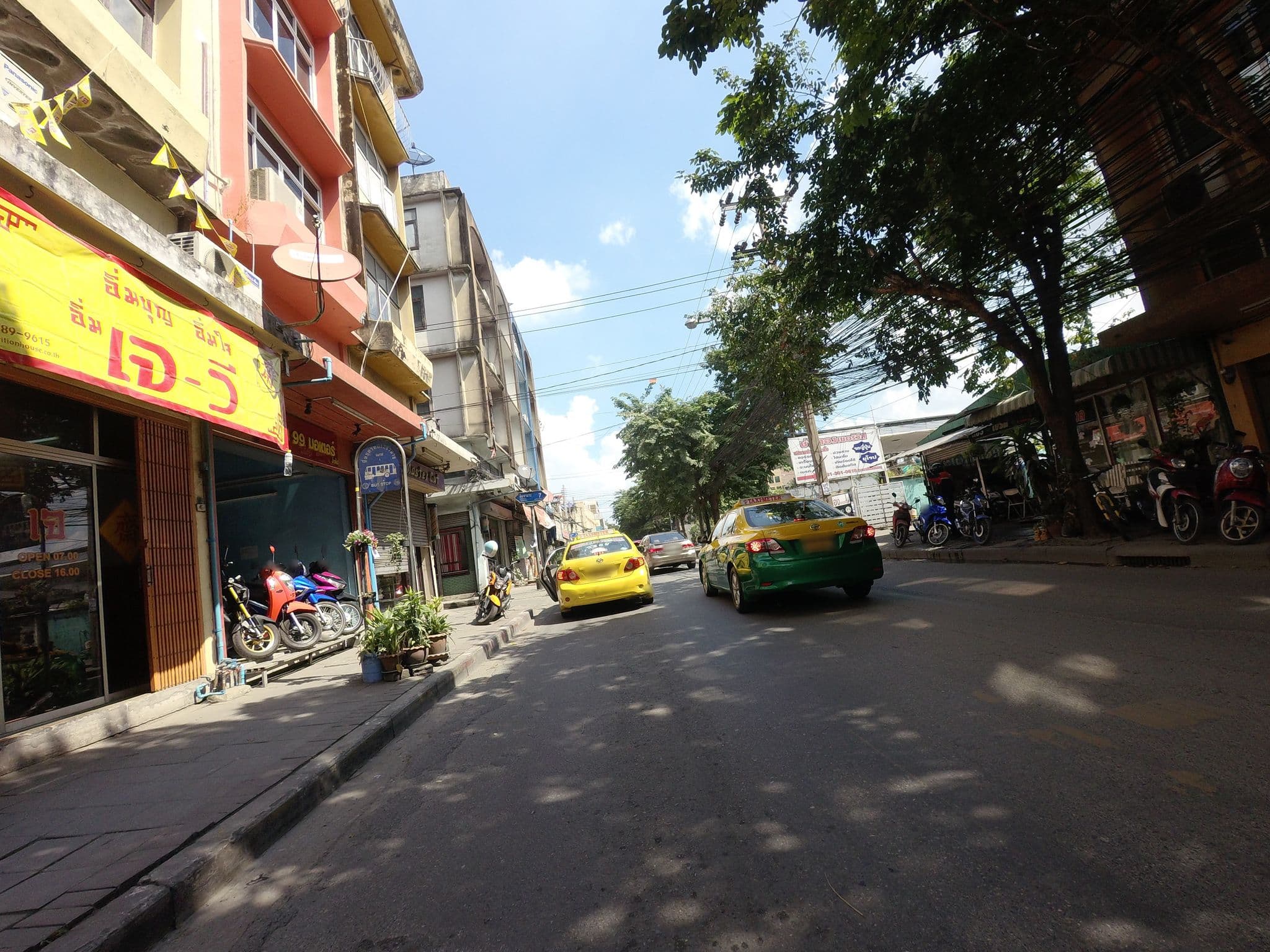 Street view near Hotel, Sam Sen Nai — © mishari (CC BY-SA · Mapillary)