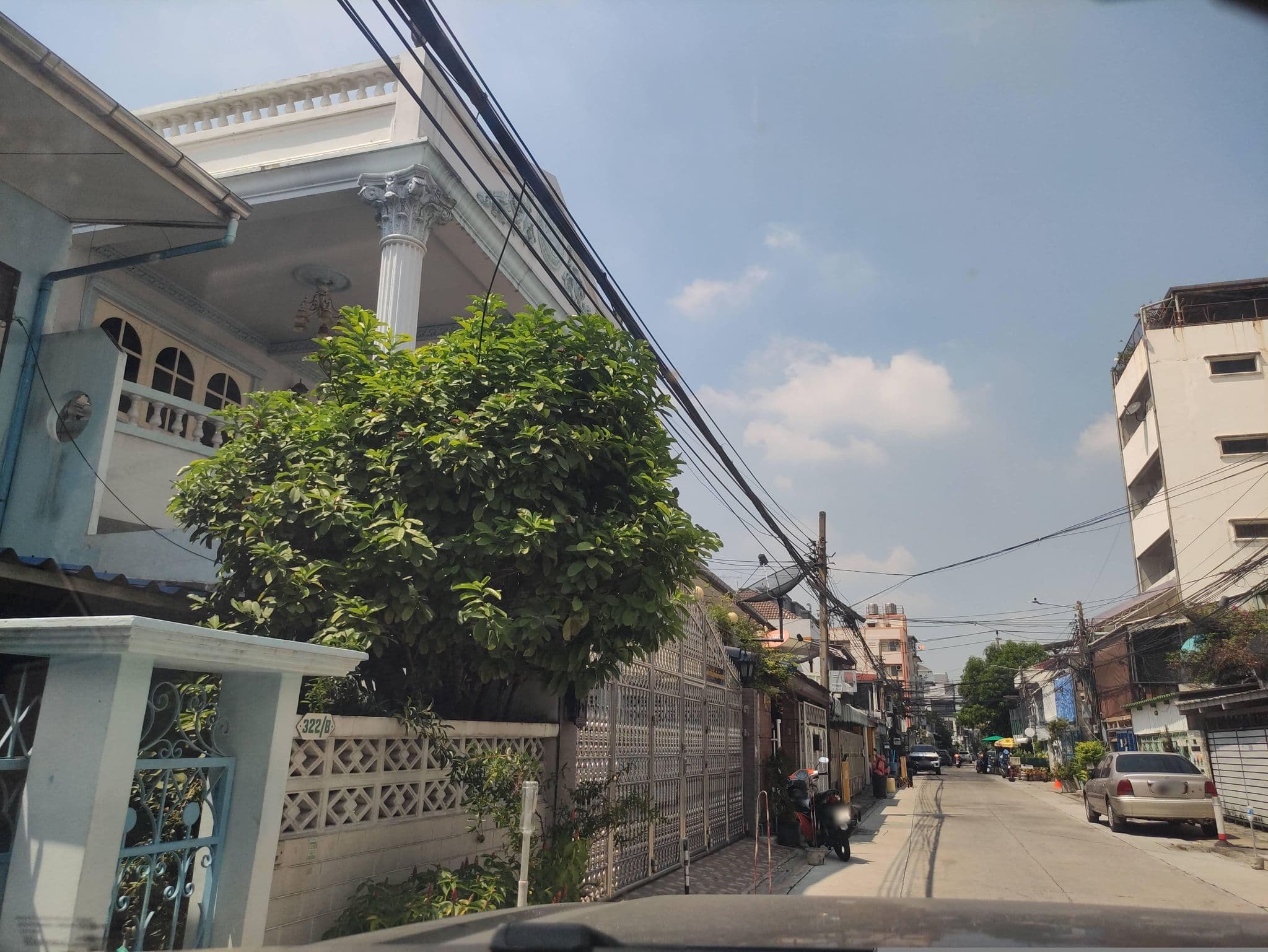 Street view near First Villa Life Hostel, Huai Khwang — © kasetitkml_pipitchai (CC BY-SA · Mapillary)