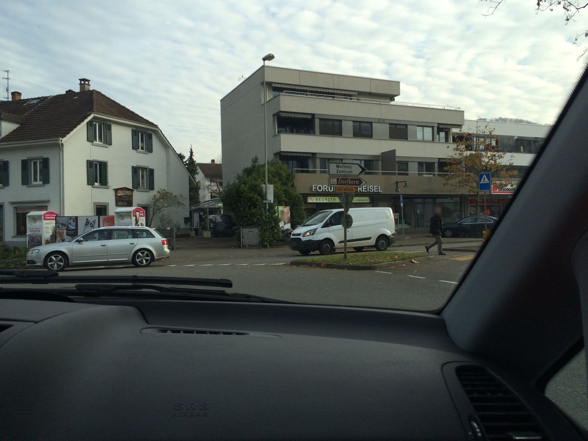 Street view near Hotel Basler Tor, Muttenz — © comstar (CC BY-SA · Mapillary)