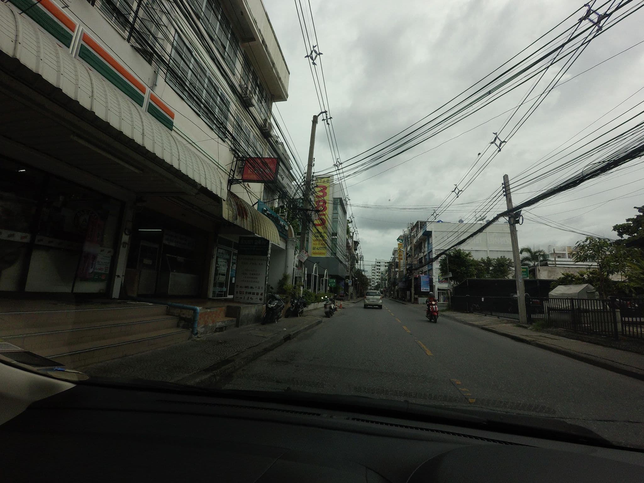 Street view near โรงแรม ชาลีน่า ปริ้นเซส Chaleena princess, Bang Kapi — © mishari (CC BY-SA · Mapillary)