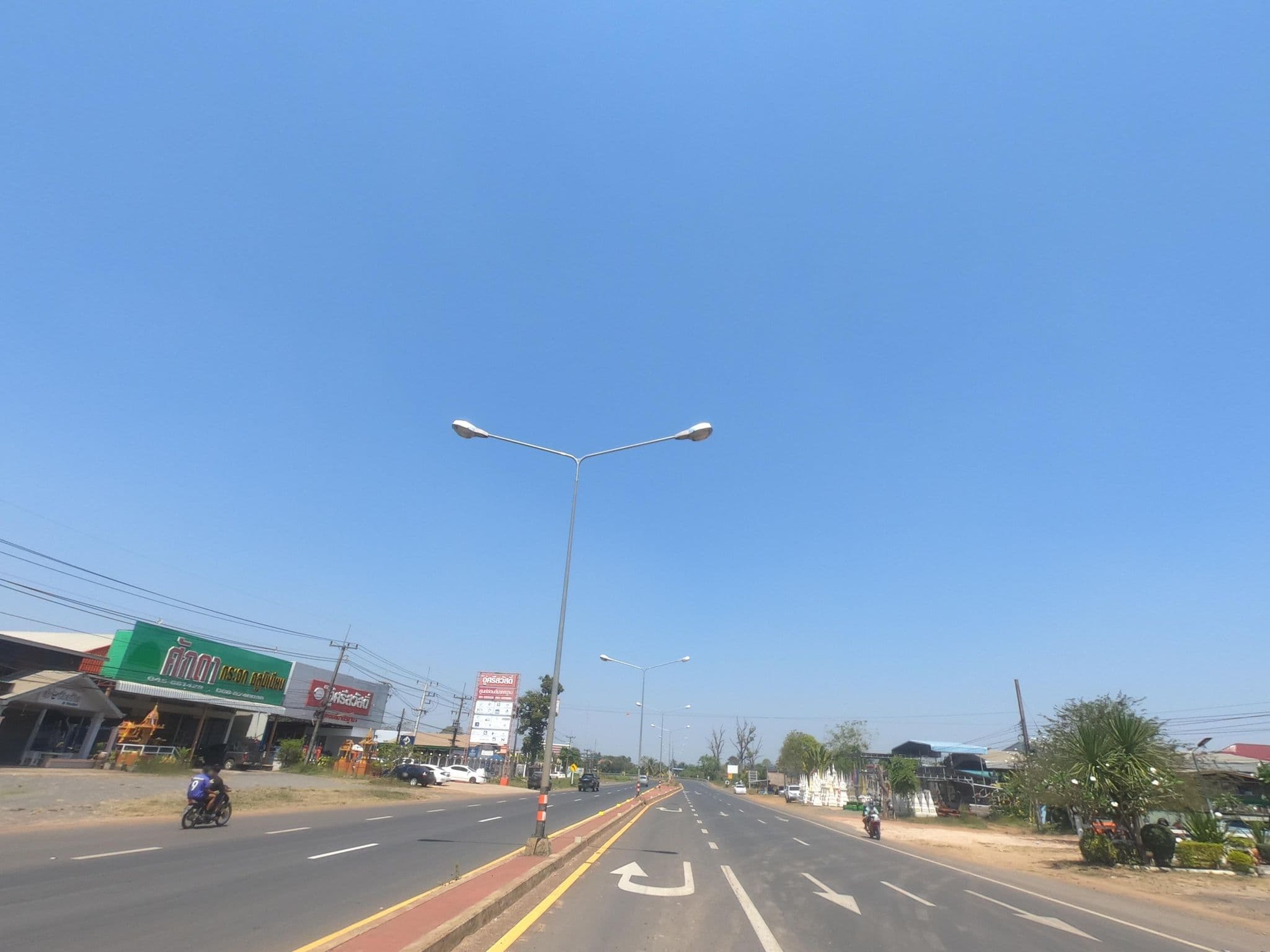 Street view near Namyen Resort Kantharalak, Kantharalak — © sisaket (CC BY-SA · Mapillary)