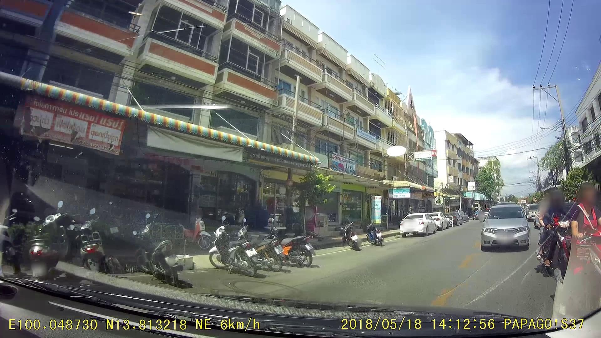 Street view near The Proud Supremacy Hotel, Nakhon Pathom — © poramet (CC BY-SA · Mapillary)