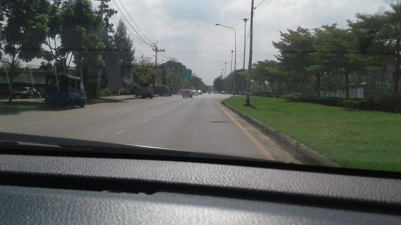 Street view near Muffin Cat Hotel มัฟฟิน แคท โฮเทล โรงแรมแมว รับฝากเลี้ยงแมว พุทธมณฑลสาย2, Thawi Watthana — © rariyaso (CC BY-SA · Mapillary)