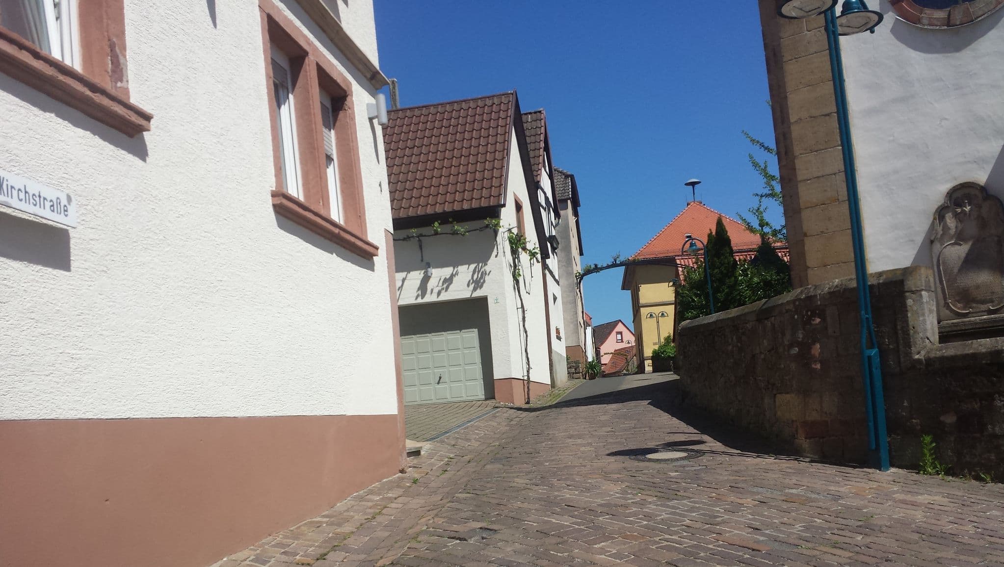 Street view near Haus am Heiner Geißler Platz by Landgasthof Zickler, Albersweiler — © wegavision (CC BY-SA · Mapillary)