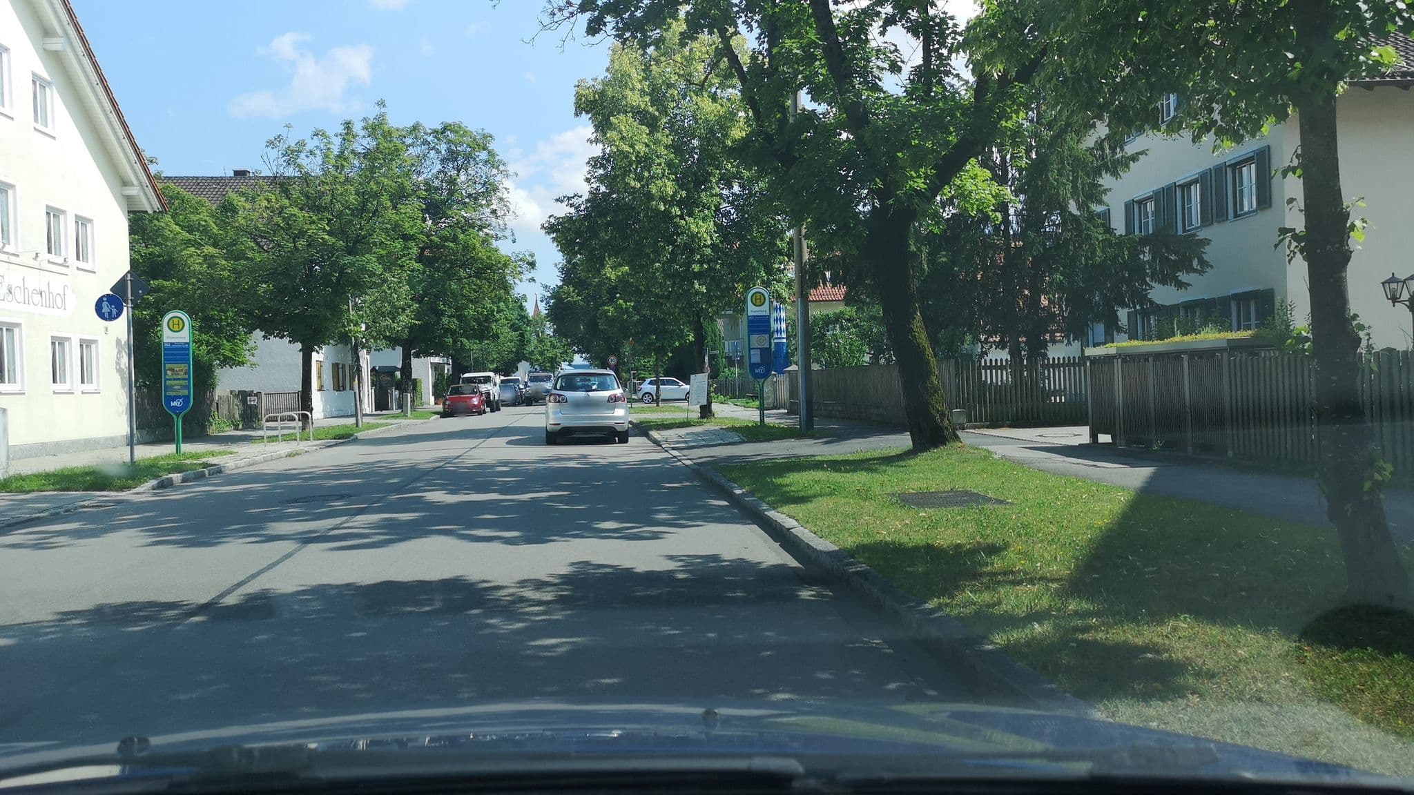 Street view near Hotel Eschenhof, Kirchheim bei München — © skiloo (CC BY-SA · Mapillary)