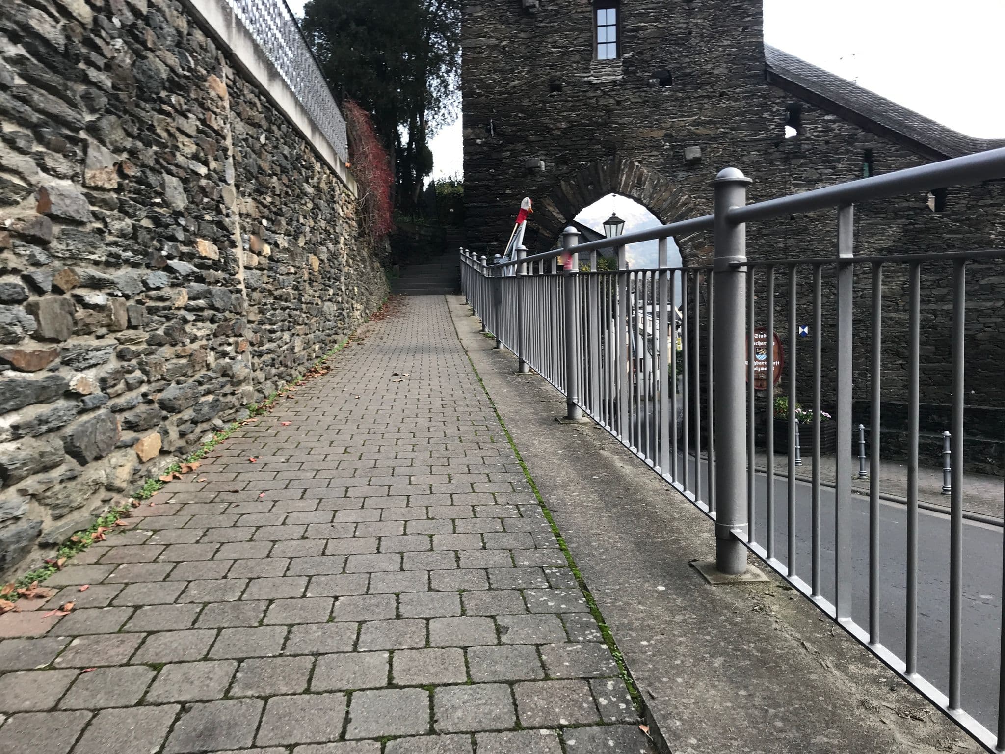 Street view near Hotel-Pension "Im Malerwinkel" - Armin Vollmer, Bacharach — © miguel_andrade (CC BY-SA · Mapillary)