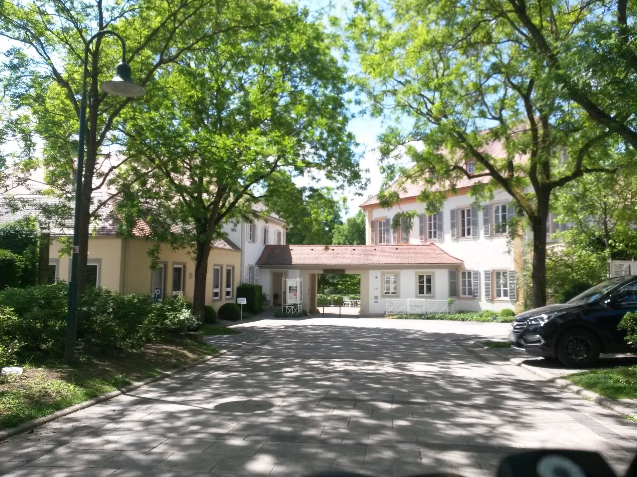 Street view near Kurhaus Bad Bocklet - Gesundheit. Fürsorge. Spiritualität., Bad Bocklet — © rausk (CC BY-SA · Mapillary)