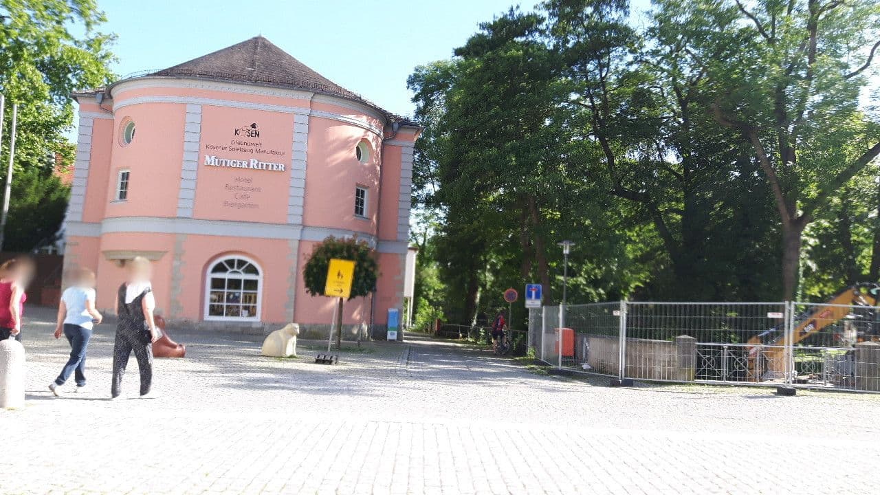 Street view near Hotel und Konditorei Schoppe, Bad Kösen — © changchun1 (CC BY-SA · Mapillary)