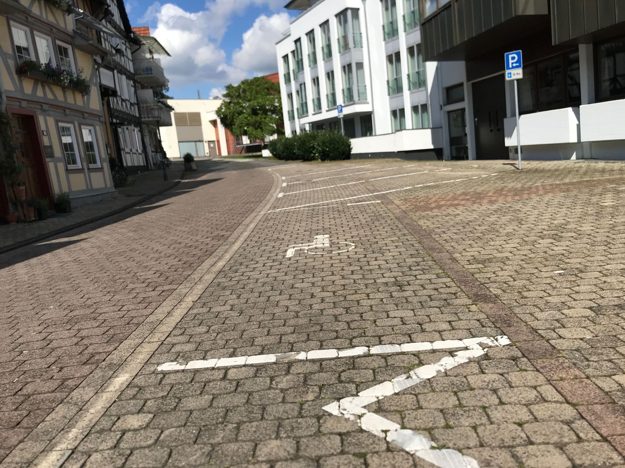 Street view near Ulrike's Pension am Kurpark, Bad Sooden-Allendorf — © fuldata (CC BY-SA · Mapillary)