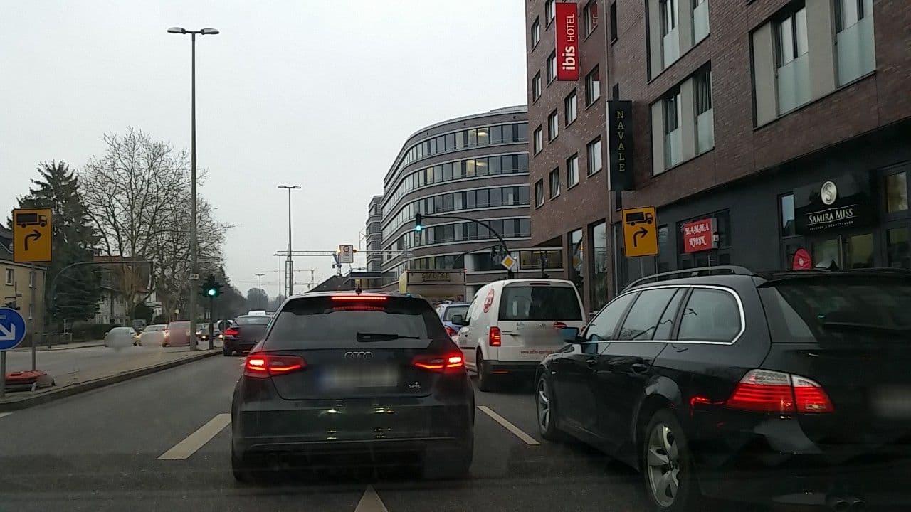 Street view near Ibis Hamburg Alsterring, Eilbek — © tian (CC BY-SA · Mapillary)