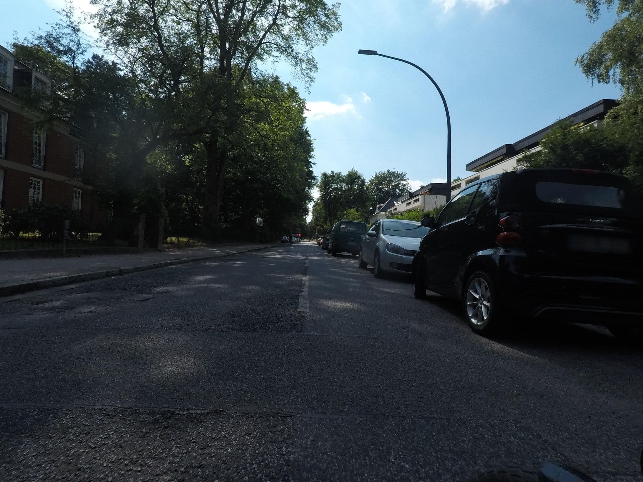 Street view near Les Jardins Blankenese, Nienstedten — © mjay (CC BY-SA · Mapillary)