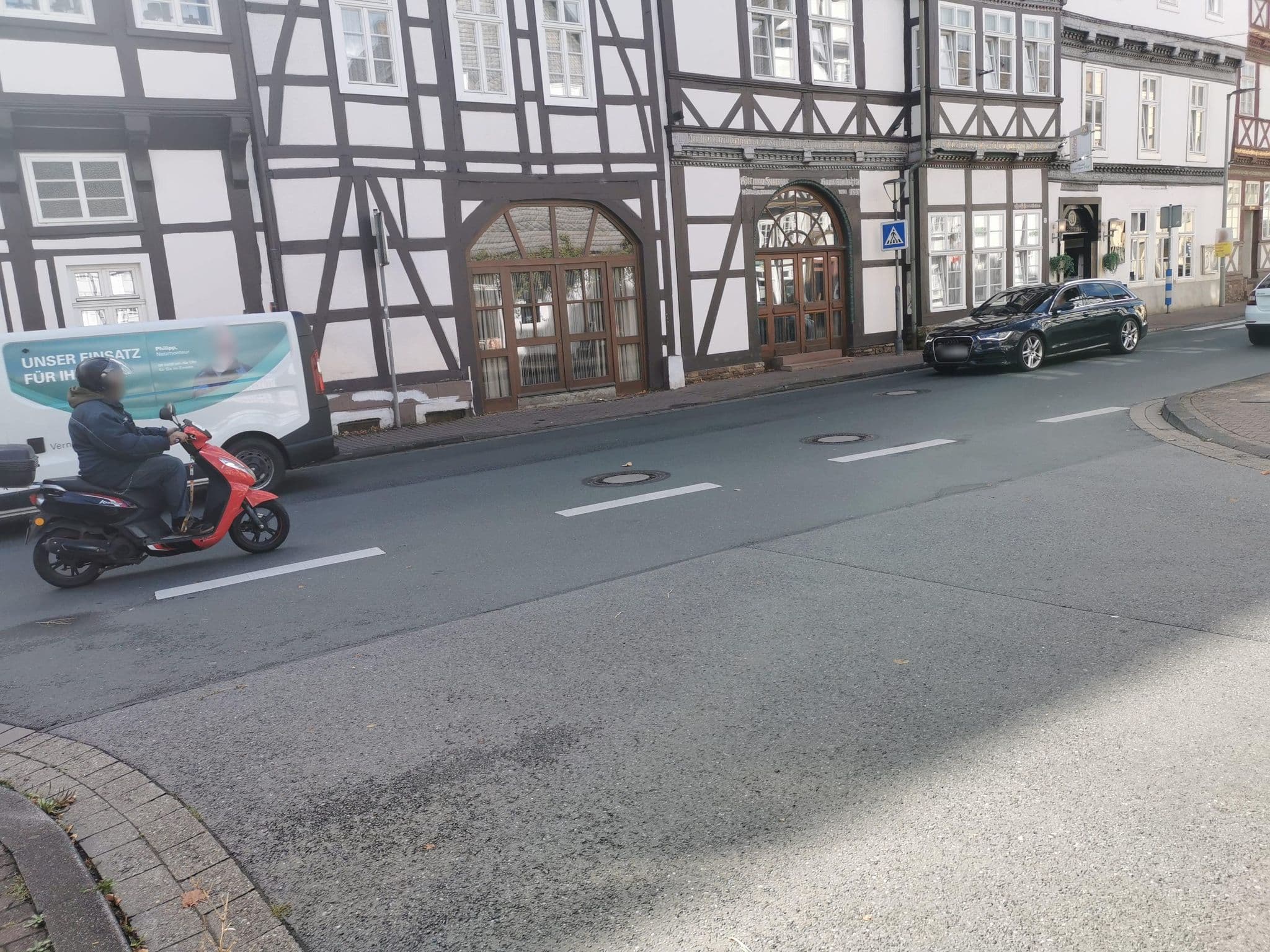 Street view near Hotel und Restaurant Corveyer Hof, Höxter — © OhThatDude (CC BY-SA · Mapillary)