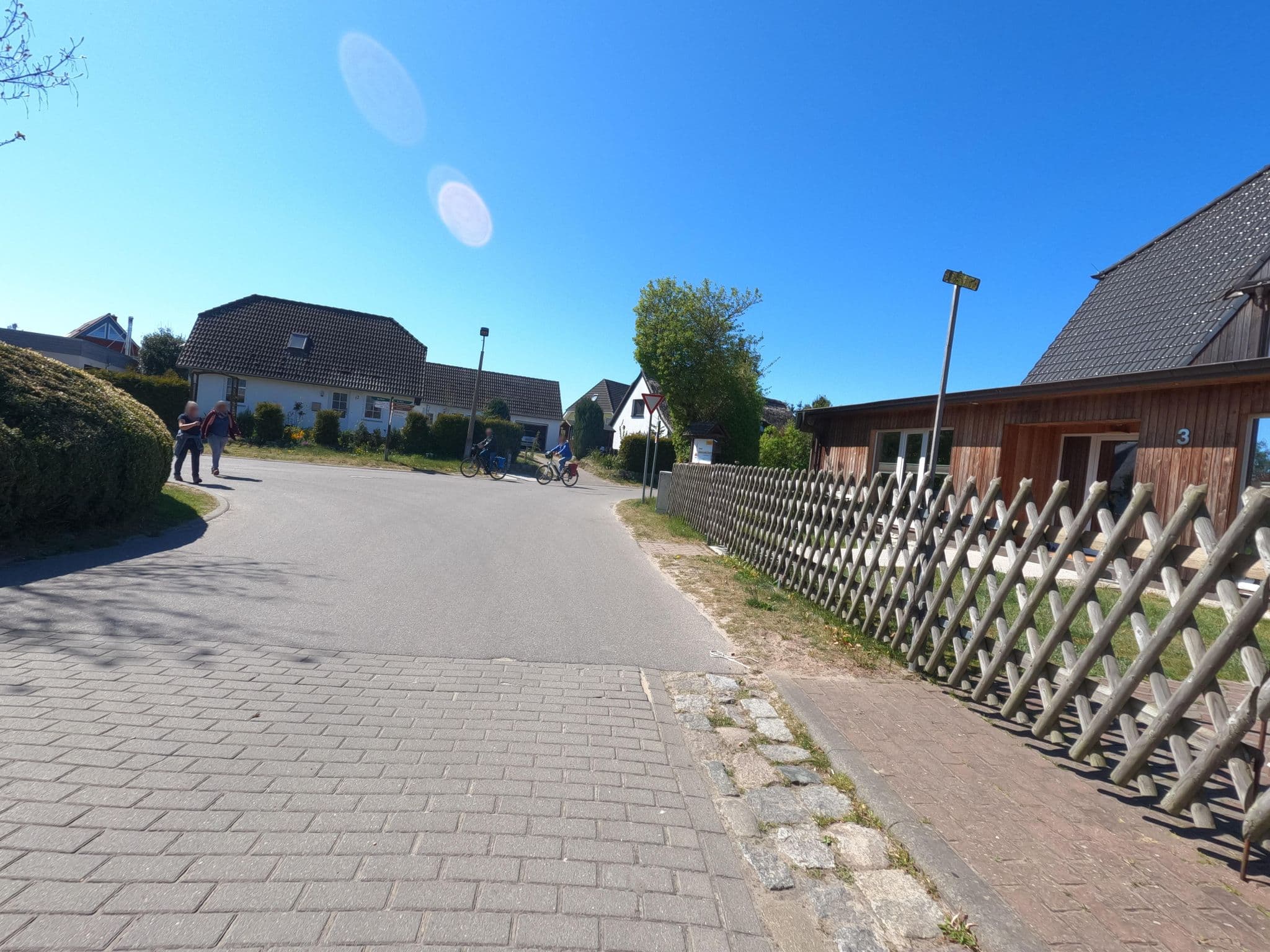 Street view near Hotel Seezeichen, Born — © hektor1989 (CC BY-SA · Mapillary)
