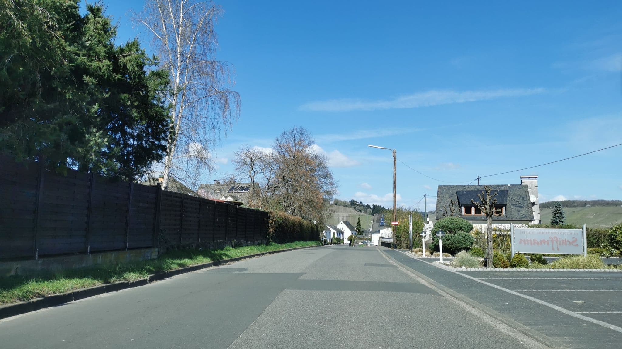 Street view near Kur- & Gesundheitshotel Landhaus Schiffmann, Lieser — © ma_rt_in (CC BY-SA · Mapillary)