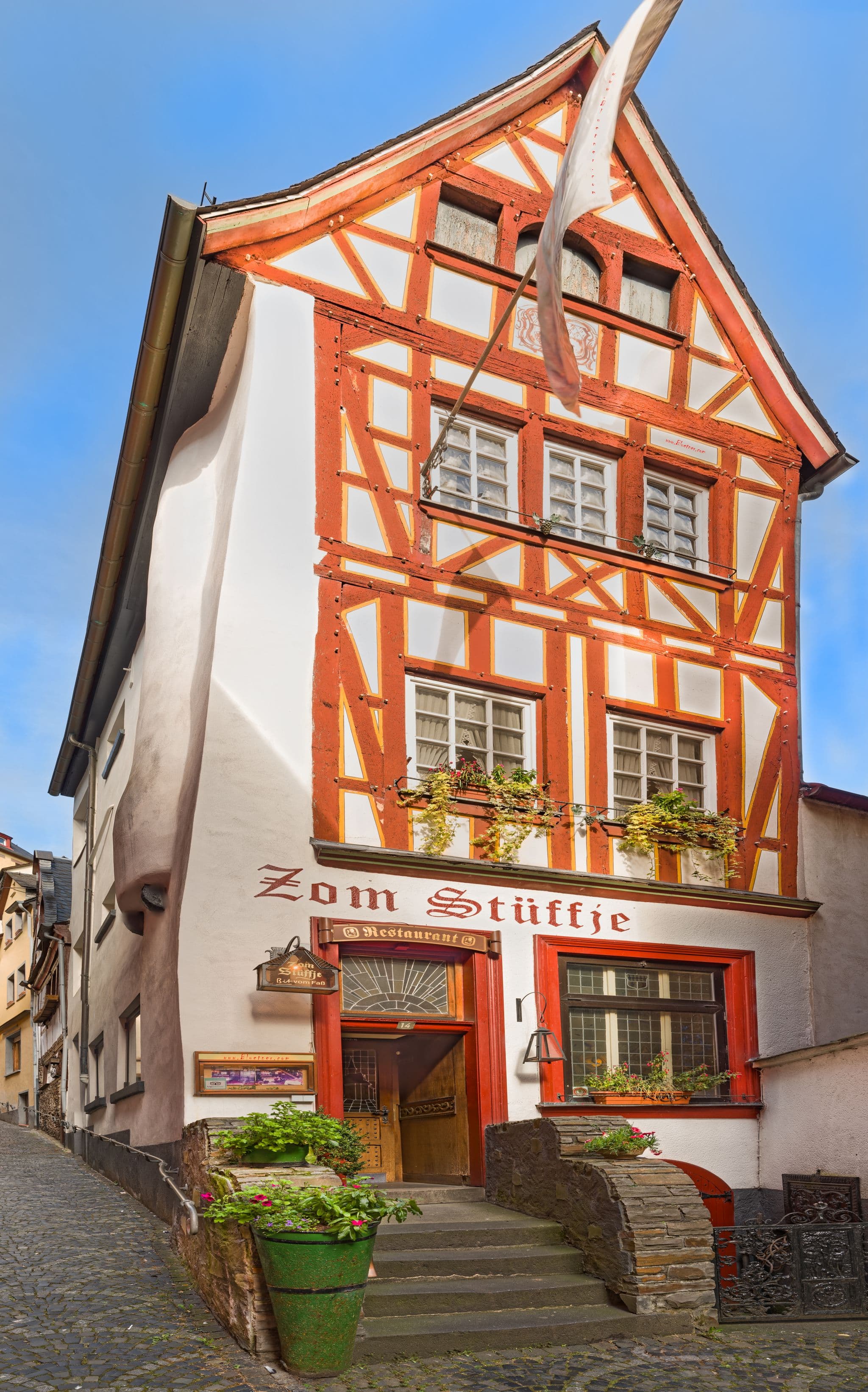 Street view near Boutique Hotel Lohspeicher, Cochem — © bluetner (CC BY-SA · Mapillary)