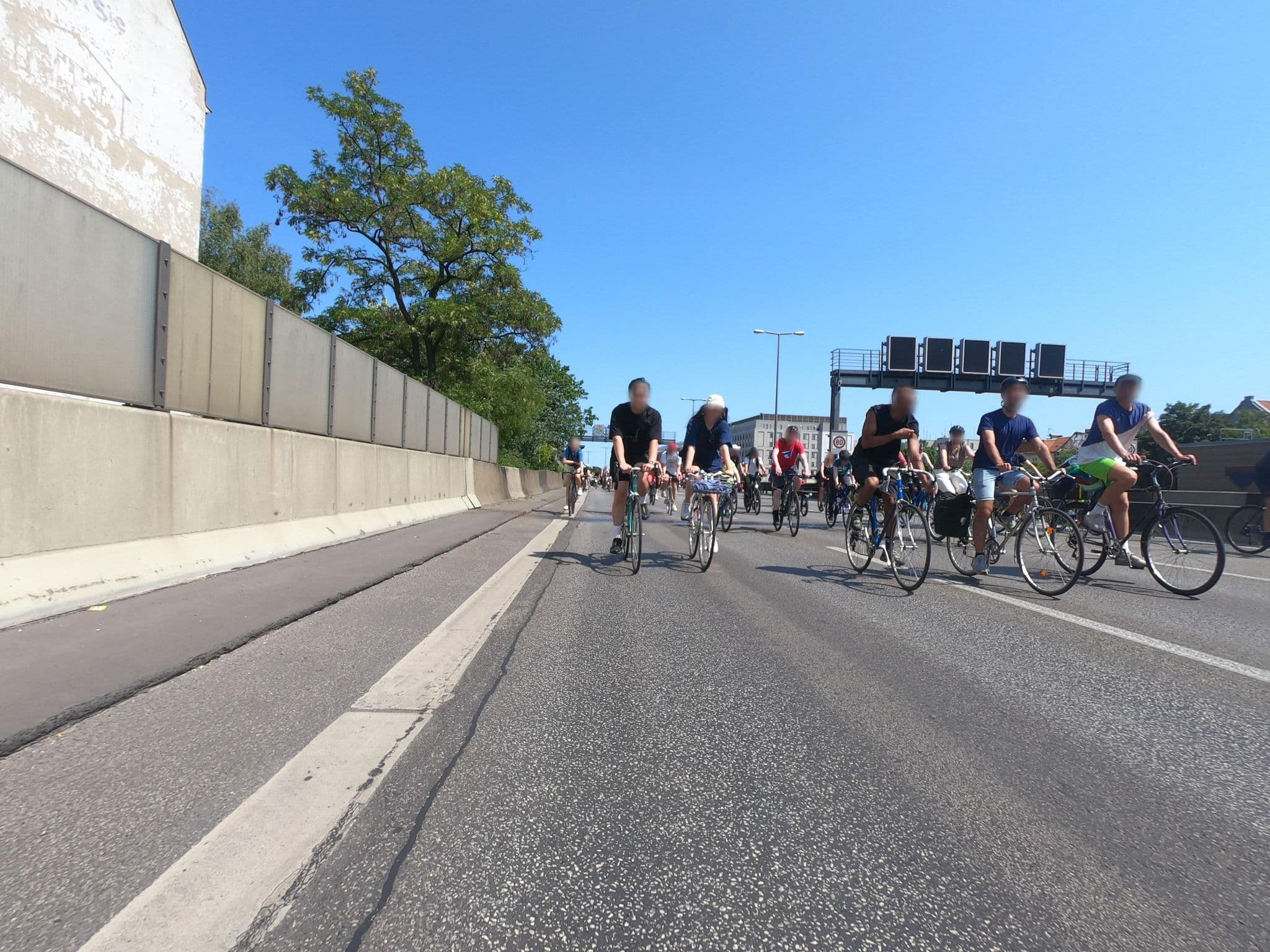Street view near Hotel Bernhard, Friedenau — © carlheinz (CC BY-SA · Mapillary)