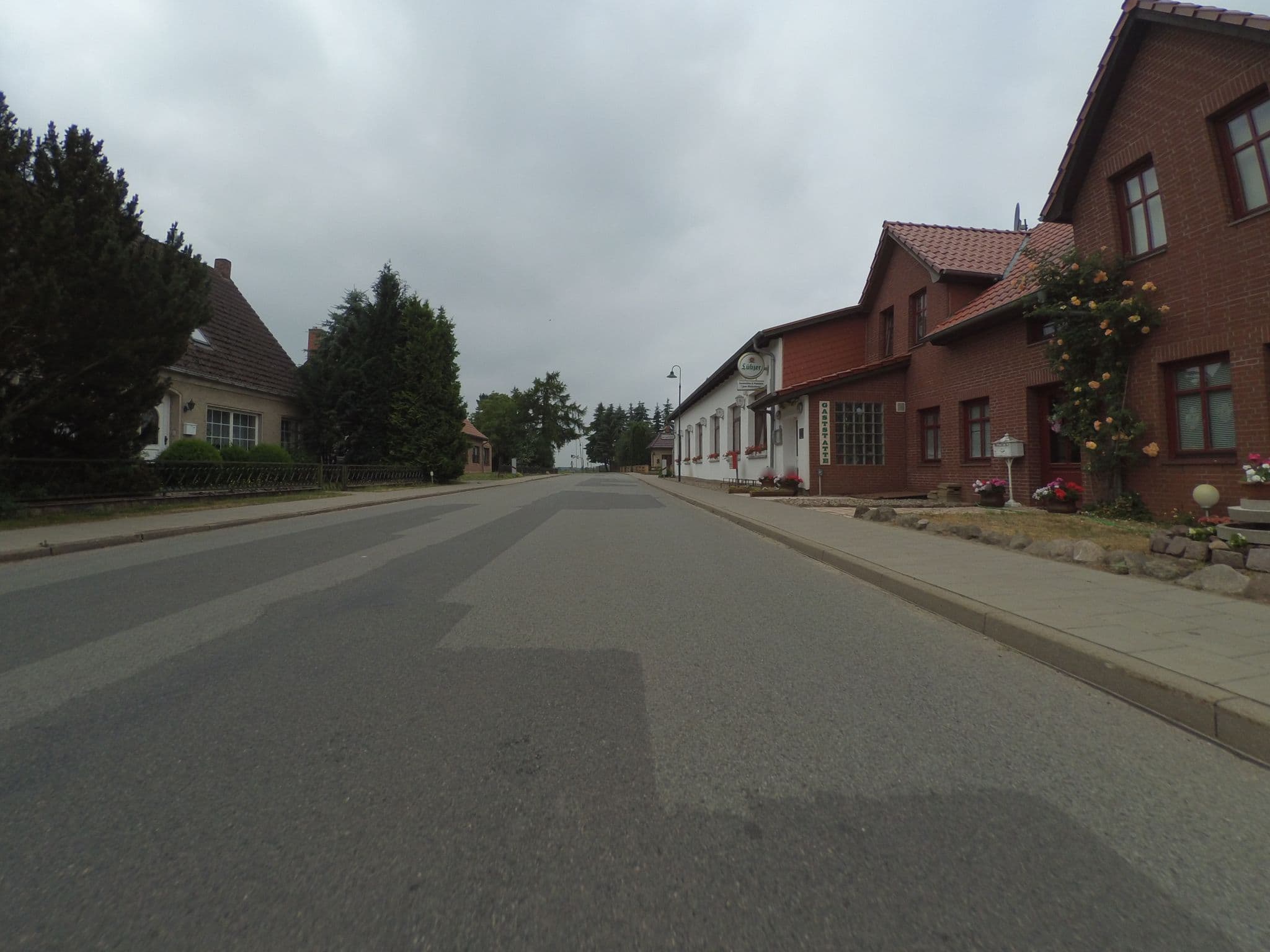Street view near "Zum Eichenkrug" Gaststätte & Pension - Silvia-Carmen Schulz, Domsühl — © peewee32 (CC BY-SA · Mapillary)