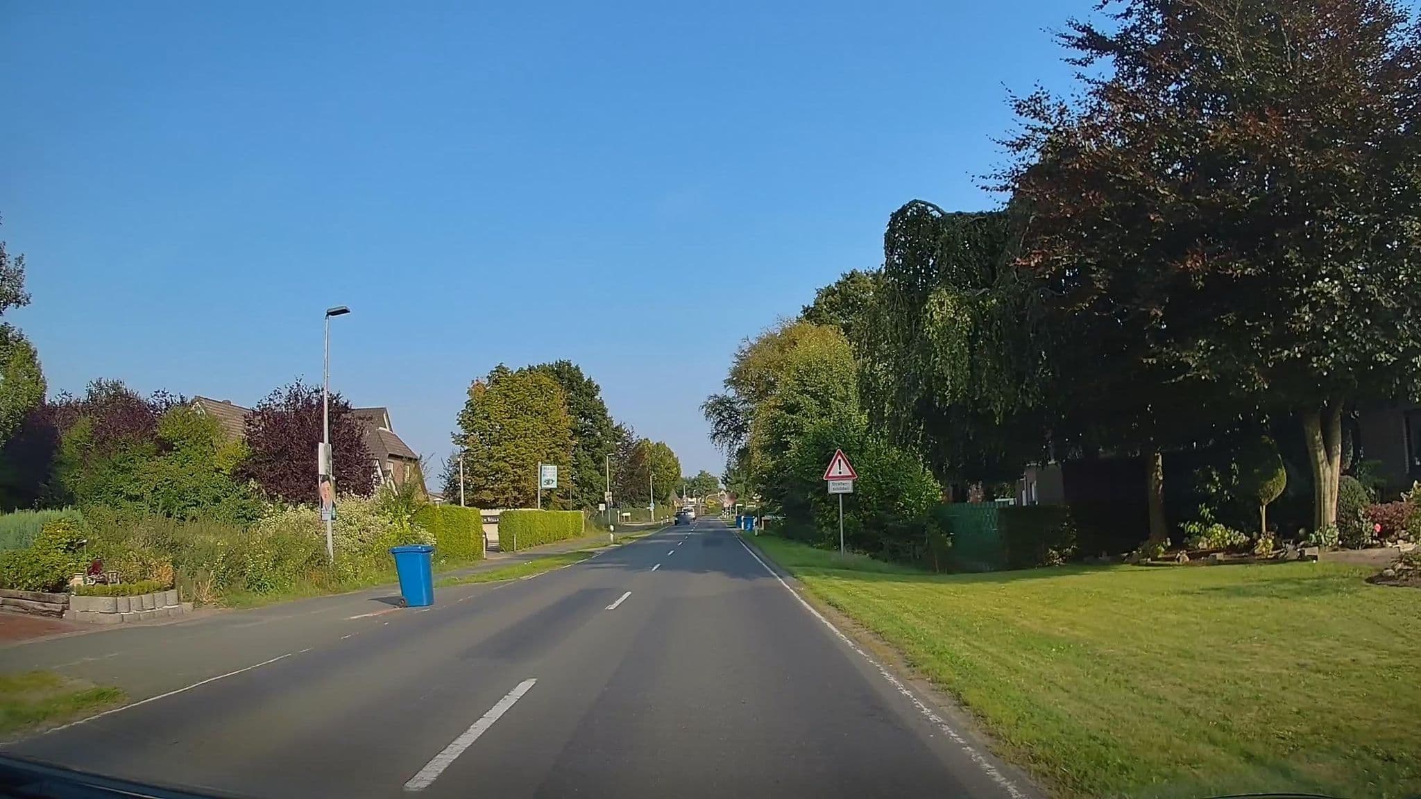 Street view near Ammerhuus Boardinghomes, Edewecht — © hendel (CC BY-SA · Mapillary)