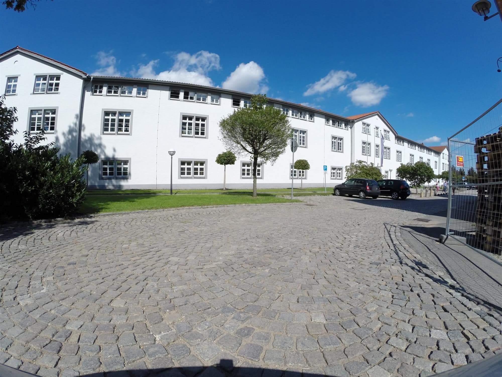 Street view near DAS KEHRS - Hotel auf dem Petersberg, Erfurt — © ahzf (CC BY-SA · Mapillary)