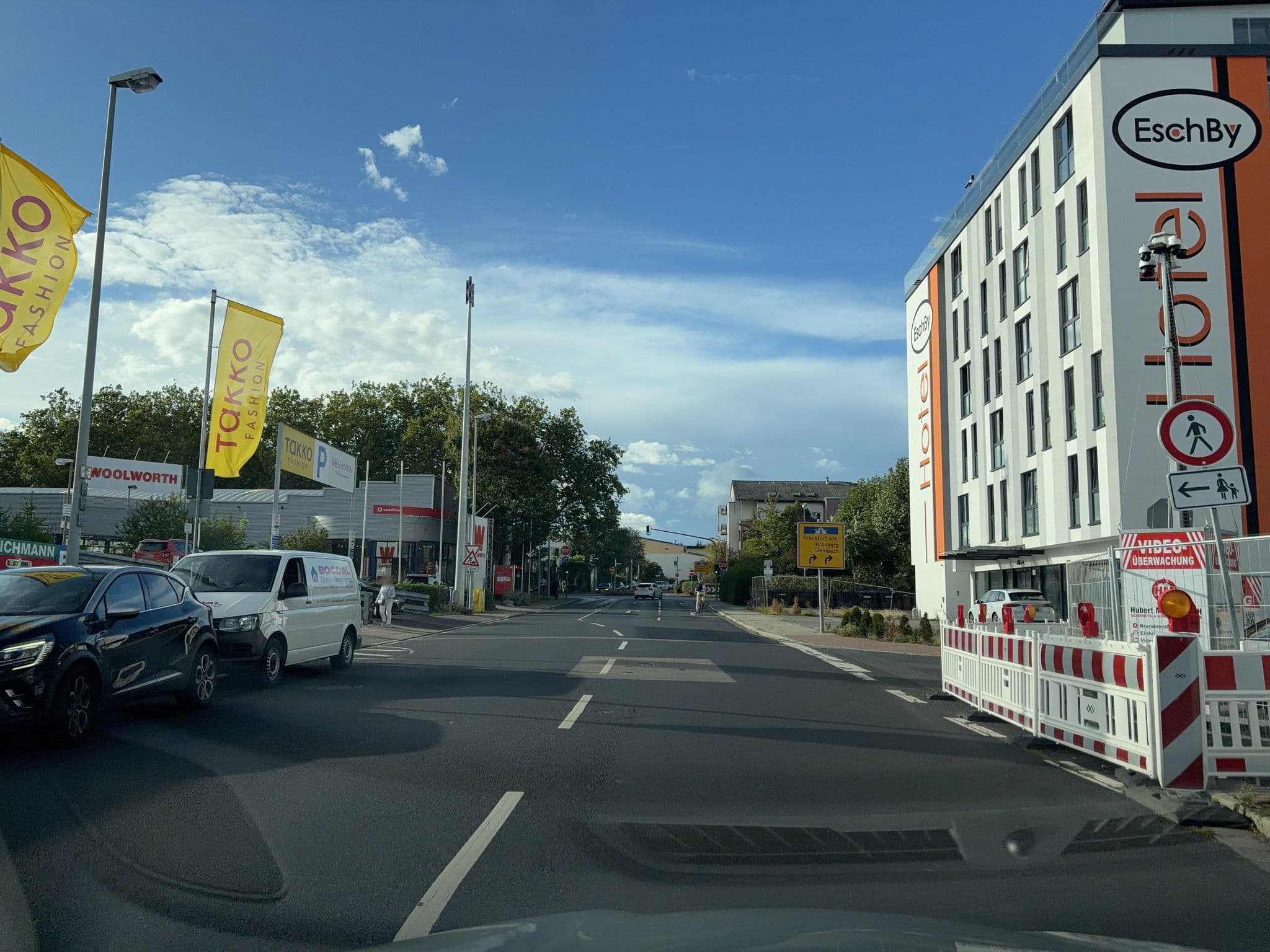 Street view near Hotel Esch By, Eschborn — © robffm (CC BY-SA · Mapillary)