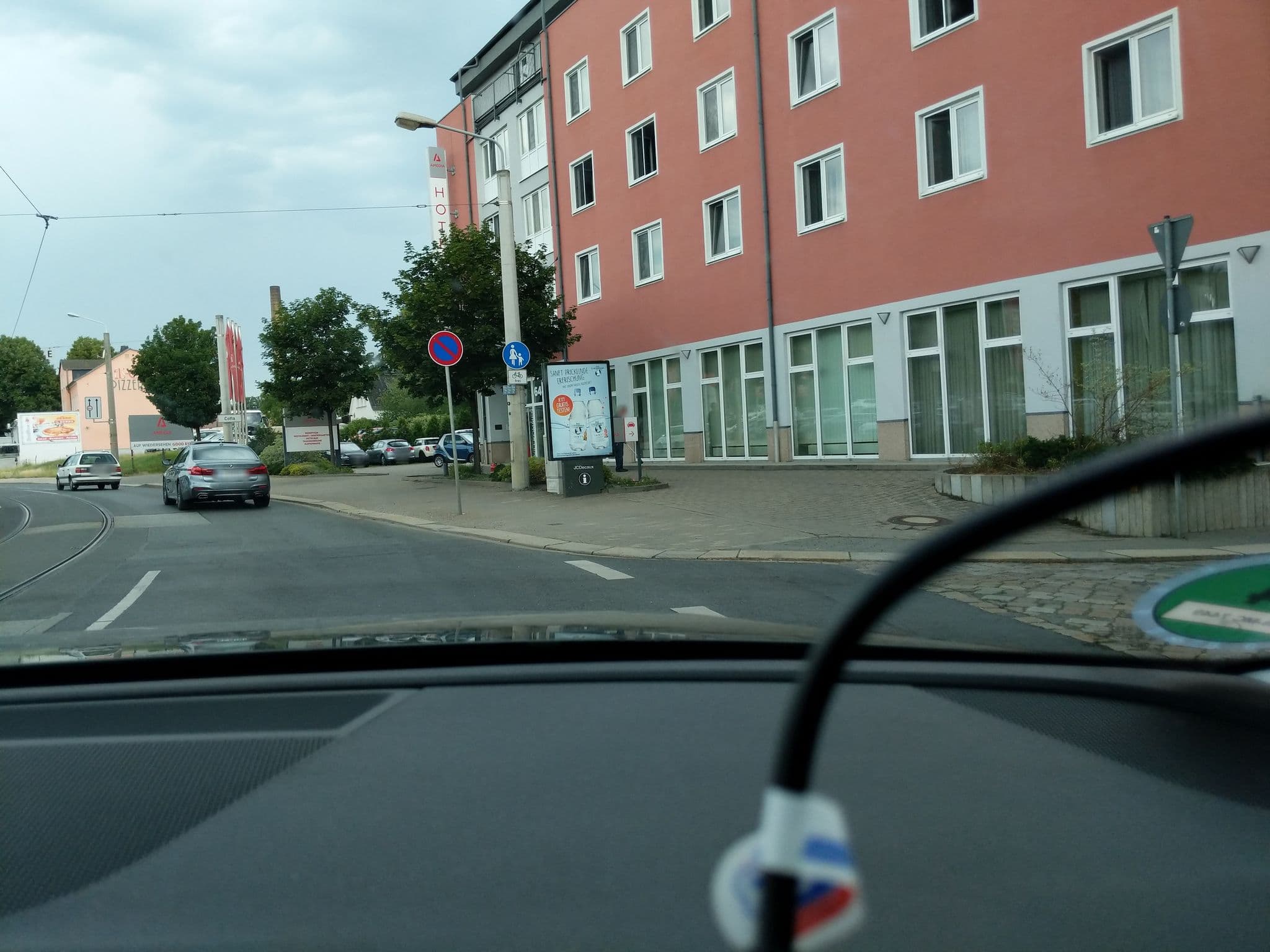 Street view near Amedia Dresden Elbpromenade, Trademark Collection by Wyndham, Friedrichstadt — © orihere (CC BY-SA · Mapillary)