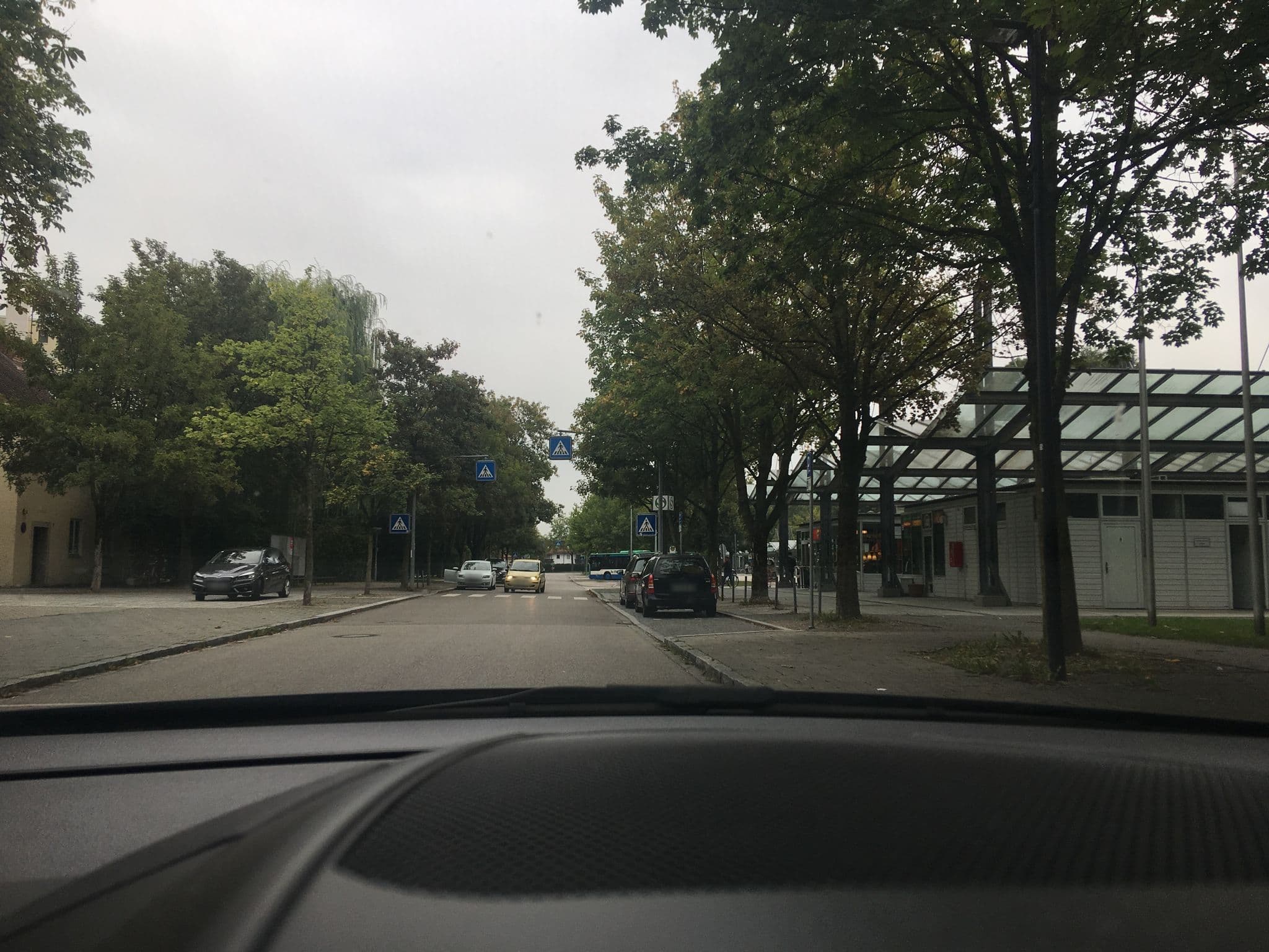 Street view near Hotel Gasthof Soller, Ismaning — © snepuh (CC BY-SA · Mapillary)