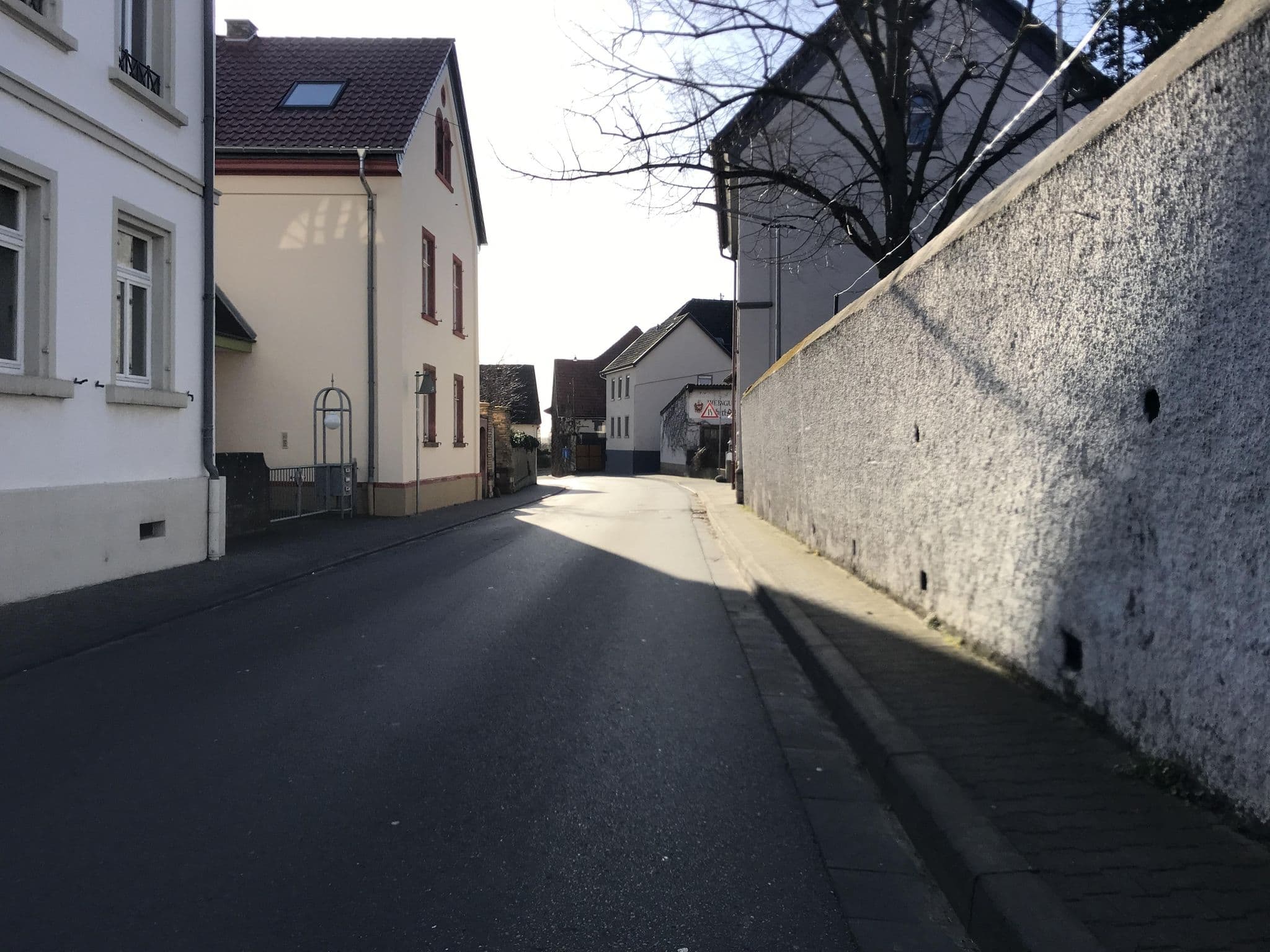 Street view near Gaestezimmer im Landhaus, Gau-Bischofsheim — © miguel_andrade (CC BY-SA · Mapillary)