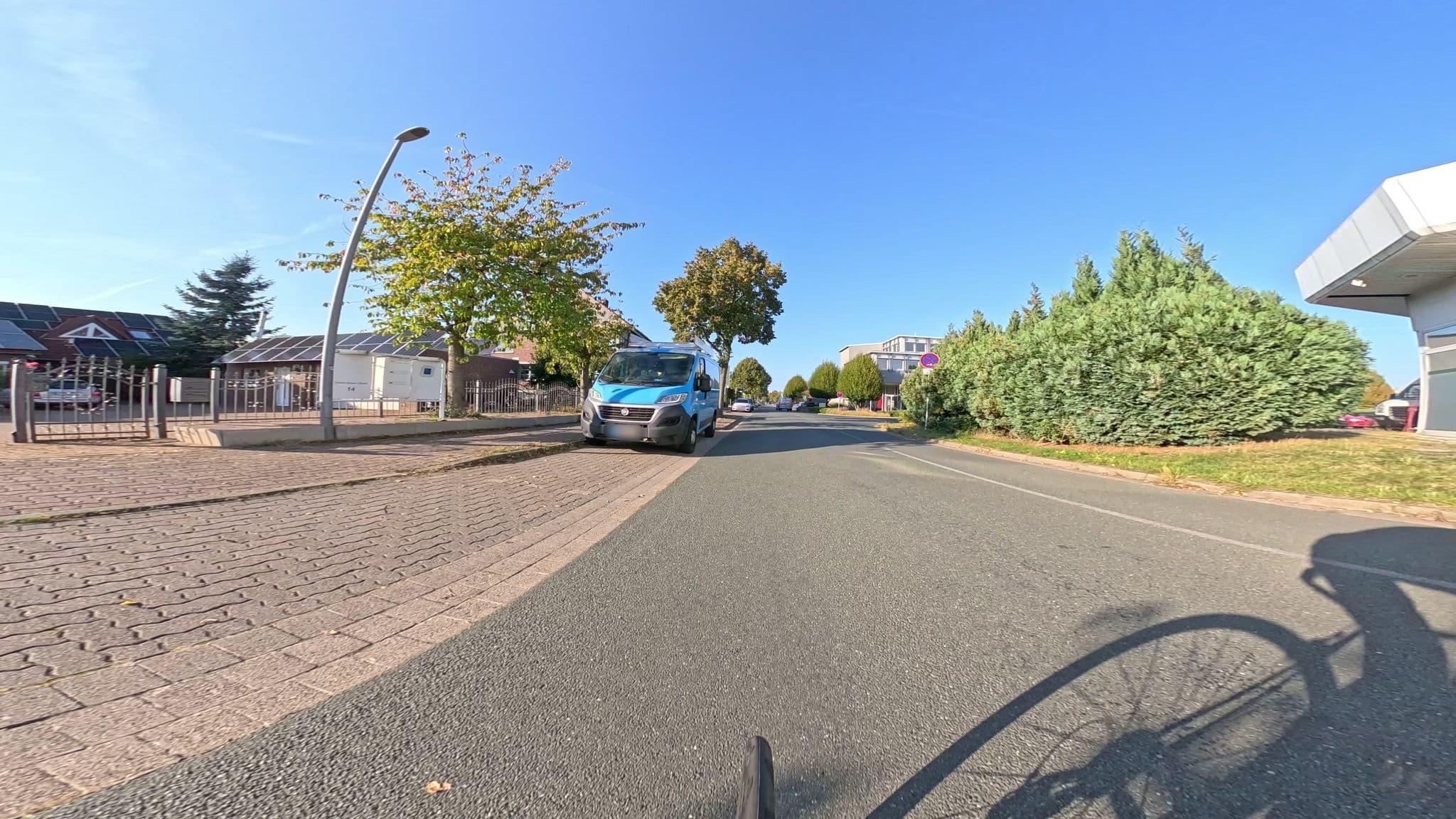 Street view near Modern House Gehrden, Gehrden — © Langfahrer (CC BY-SA · Mapillary)