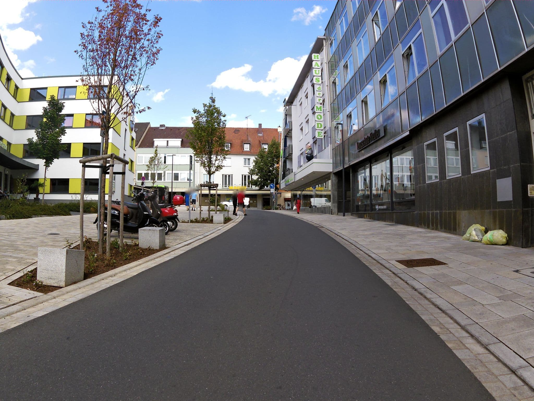 Street view near B&B HOTEL Schweinfurt-City, Schweinfurt — © zoegglmeyr (CC BY-SA · Mapillary)