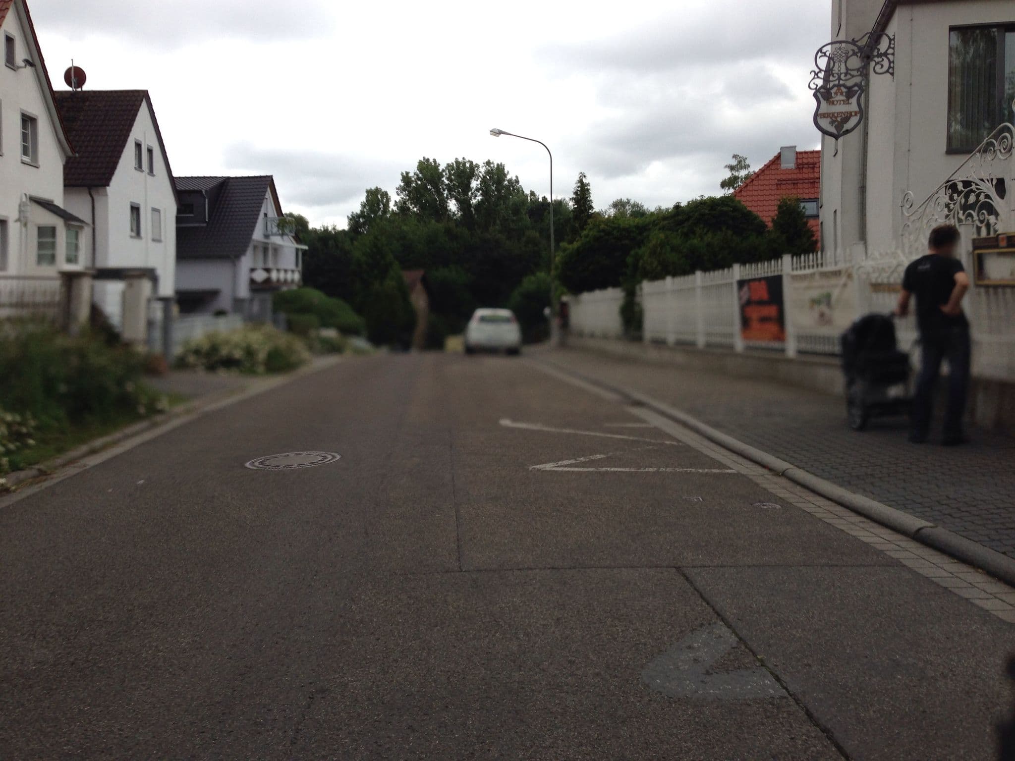 Street view near Hotel & Restaurant Birkenhof, Großauheim — © flidolin (CC BY-SA · Mapillary)