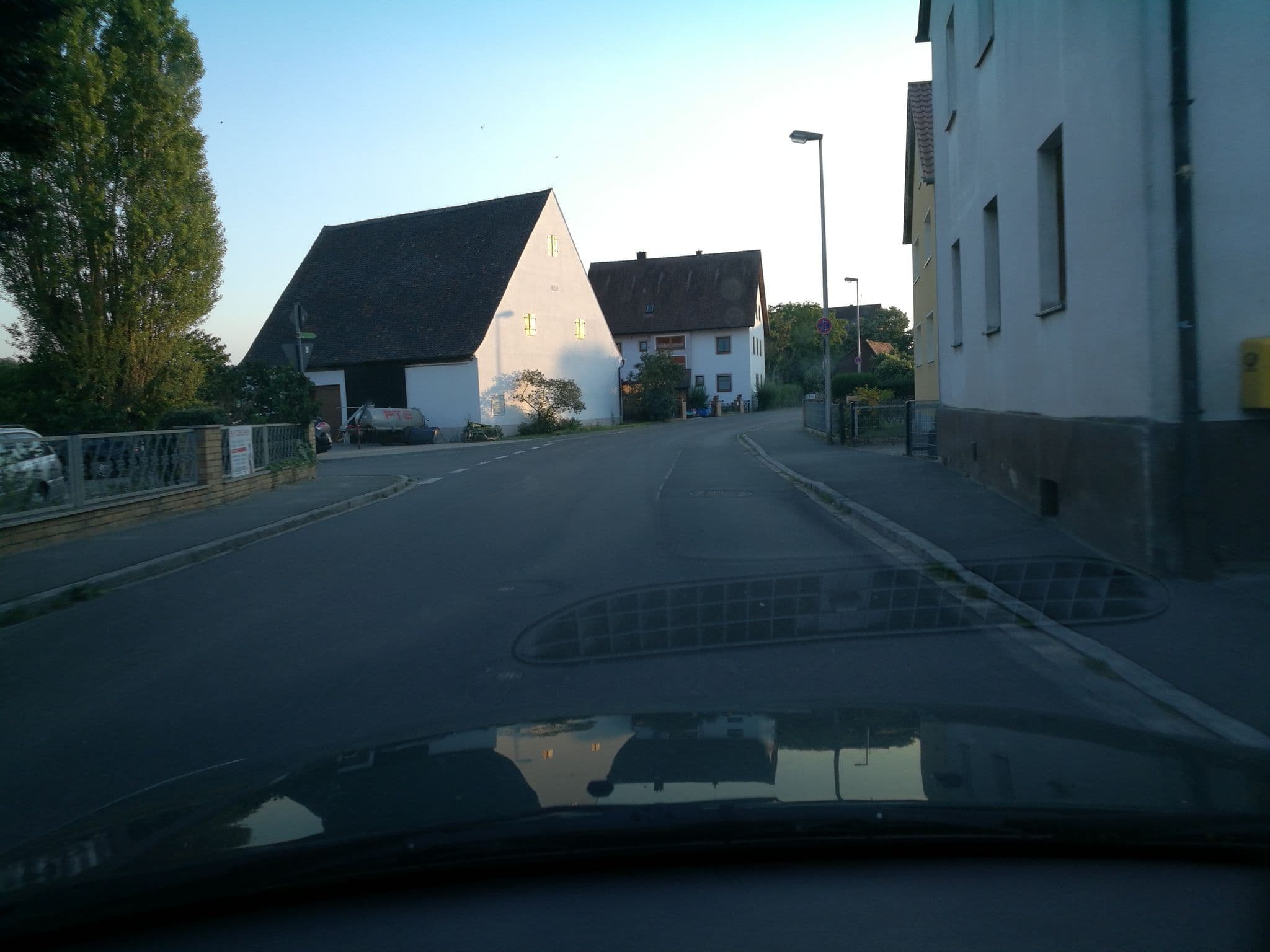 Street view near Hotel Aurora, Heßdorf — © mike409 (CC BY-SA · Mapillary)