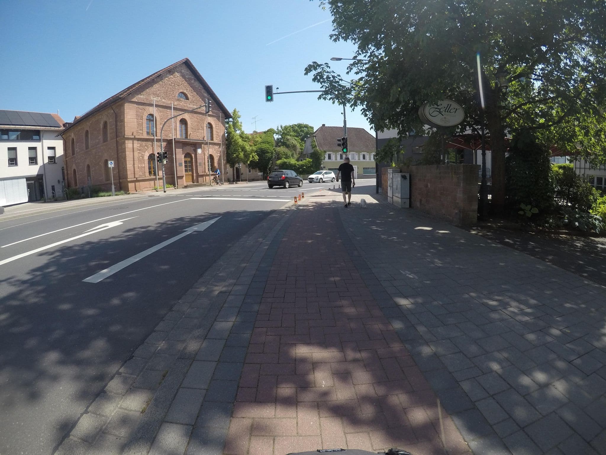 Street view near Zeller - Hotel + Restaurant -, Kahl am Main — © mfa (CC BY-SA · Mapillary)