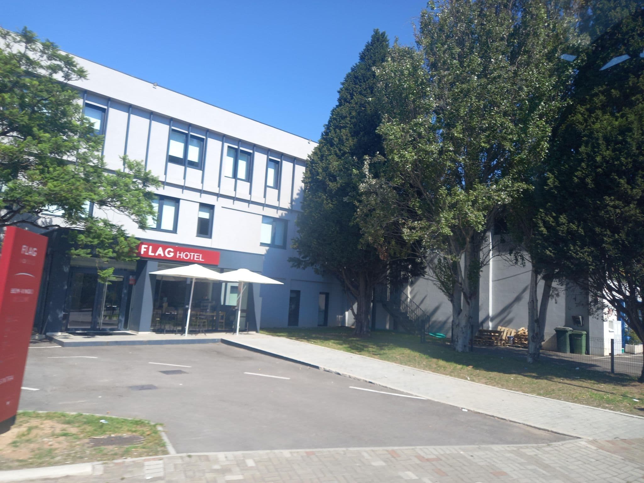 Street view near Flag Hotel Lisboa Sintra, Rio de Mouro — © danielagos12 (CC BY-SA · Mapillary)