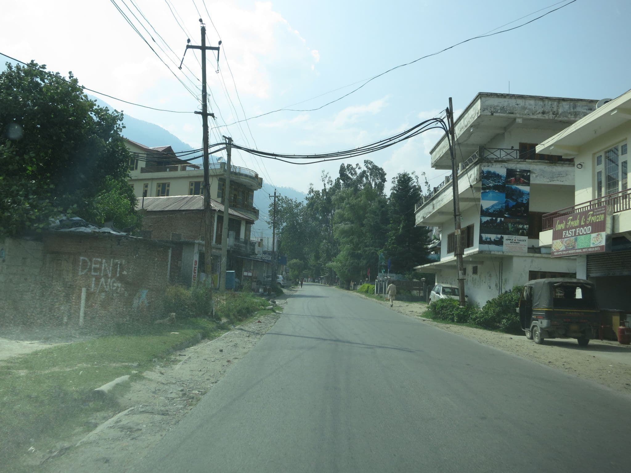 Street view near Smile Resort, Kulu