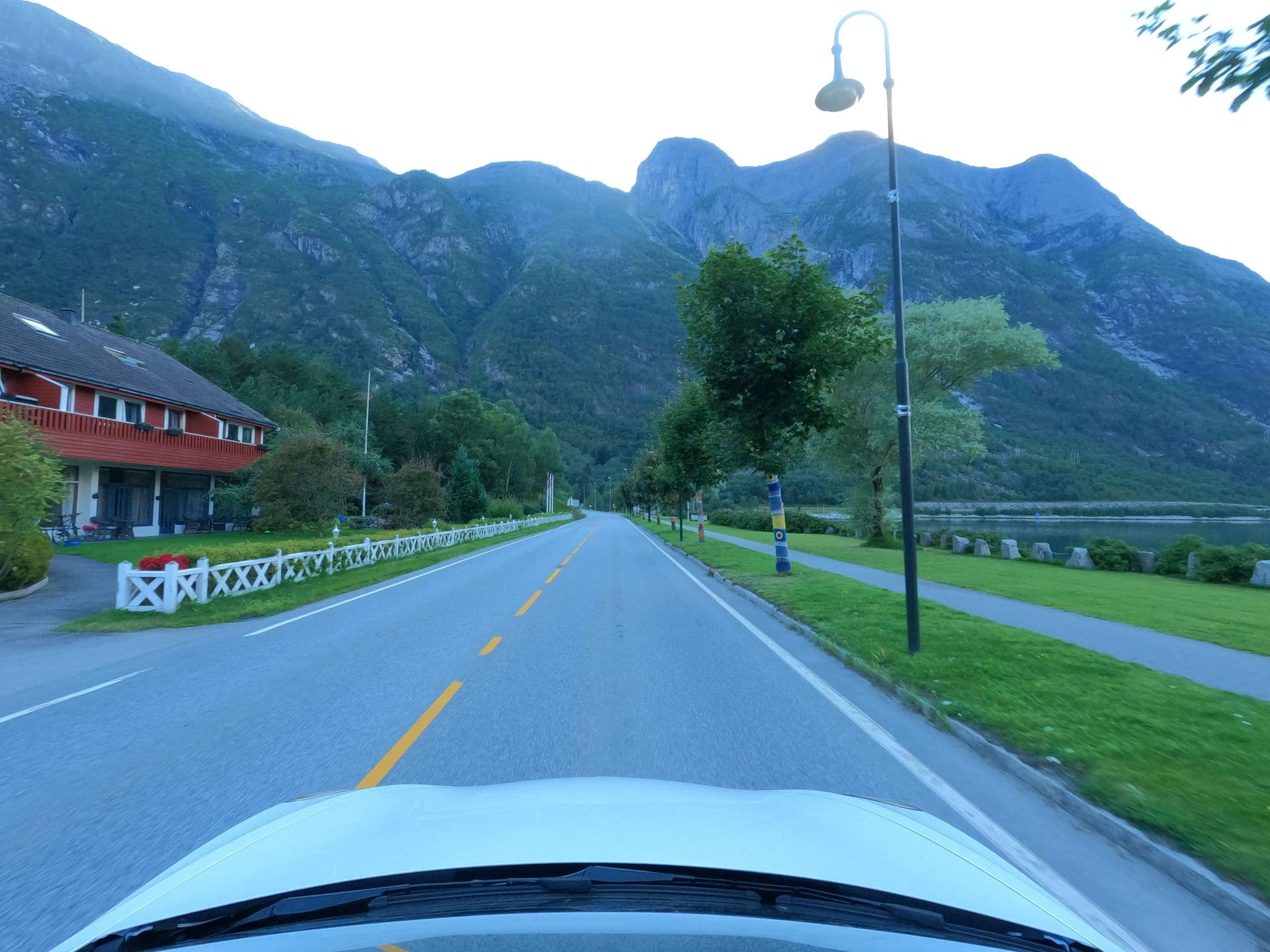 Street view near Ingrid’s apartments, Ulvik — © catoandersen (CC BY-SA · Mapillary)