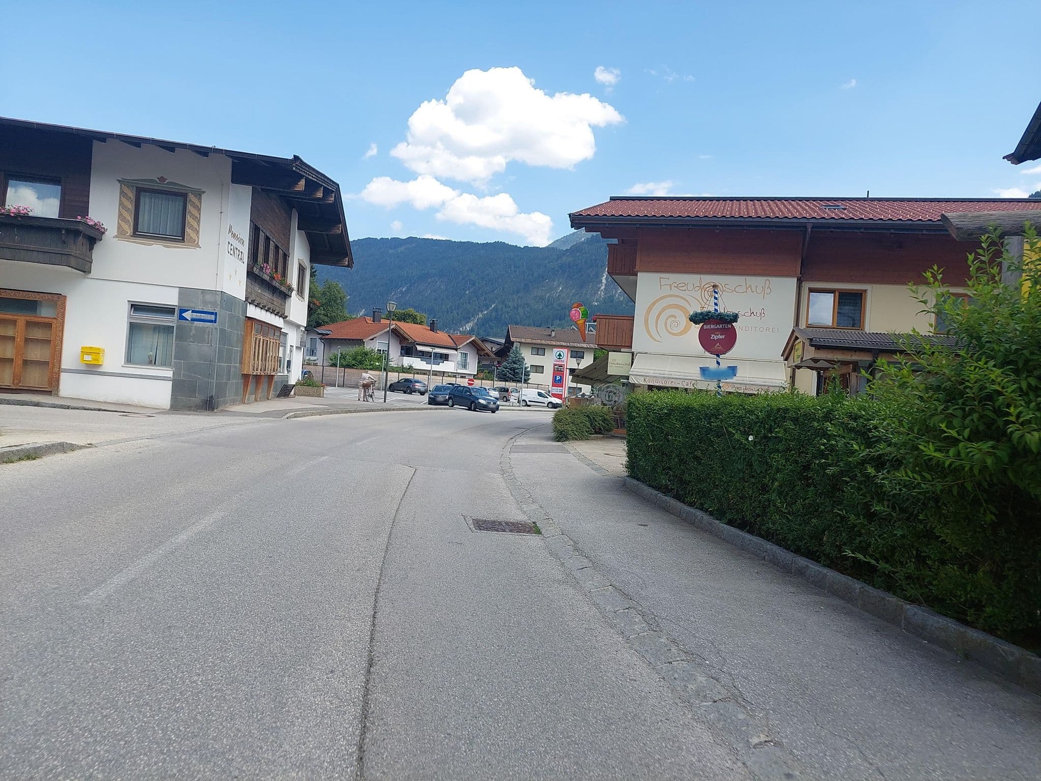 Street view near Freudenschuss Café Central in Kramsach | Zentrum 37, Voldöpp — © viavista (CC BY-SA · Mapillary)