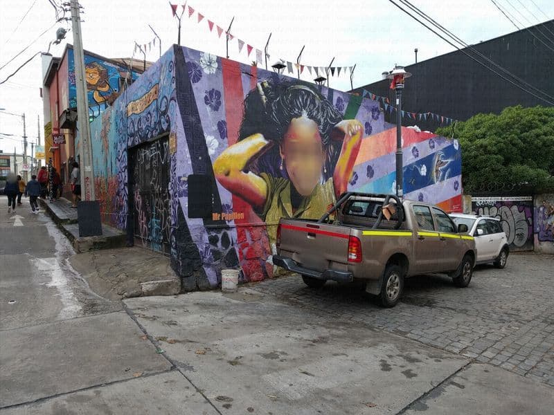 Street view near Hostal Voyage, Valparaíso