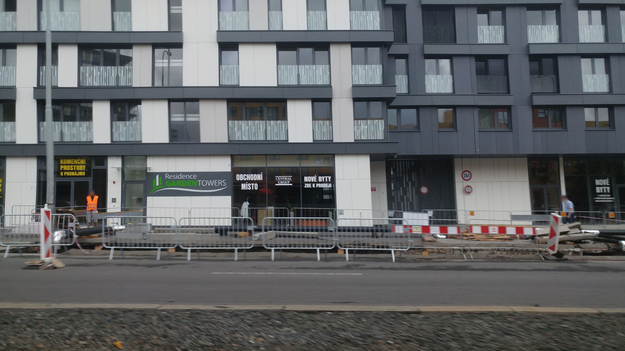 Street view near Garden Towers apartment No.078, 9th floor, Žižkov — © pbb (CC BY-SA · Mapillary)