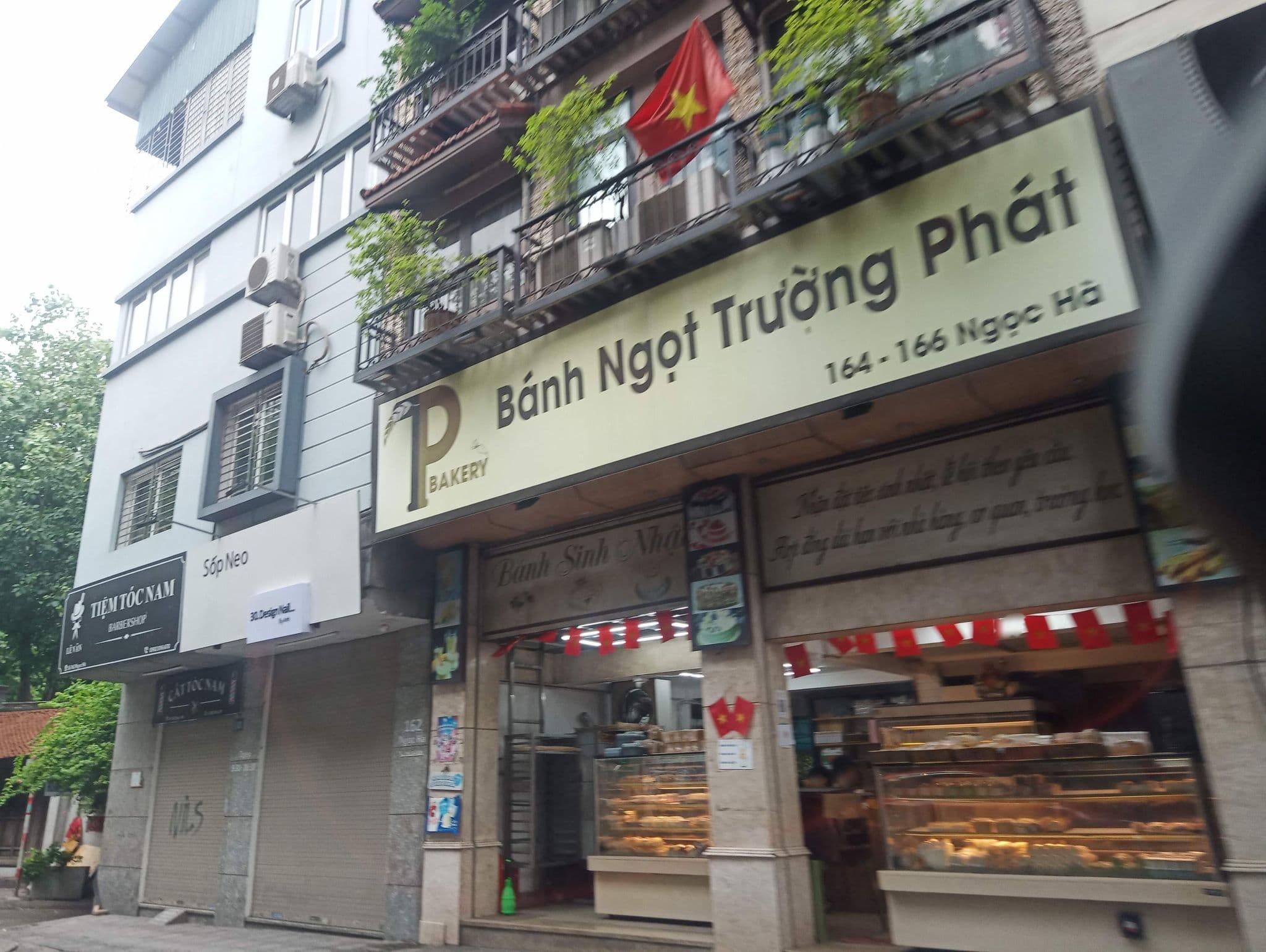 Street view near Ngoc Ha Flower Hostel, Ba Dinh — © hn_front_1 (CC BY-SA · Mapillary)