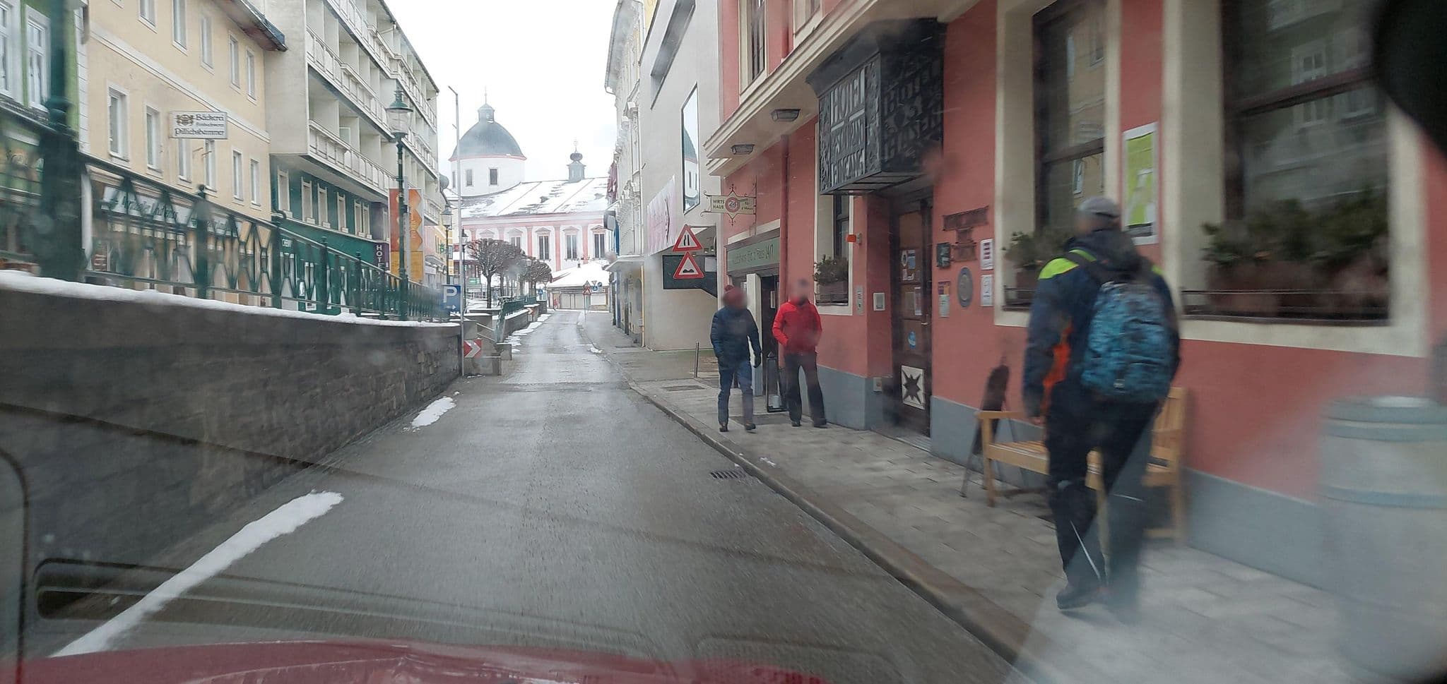 Street view near Hotel und Restaurant Drei Hasen, Mariazell — © gzin (CC BY-SA · Mapillary)