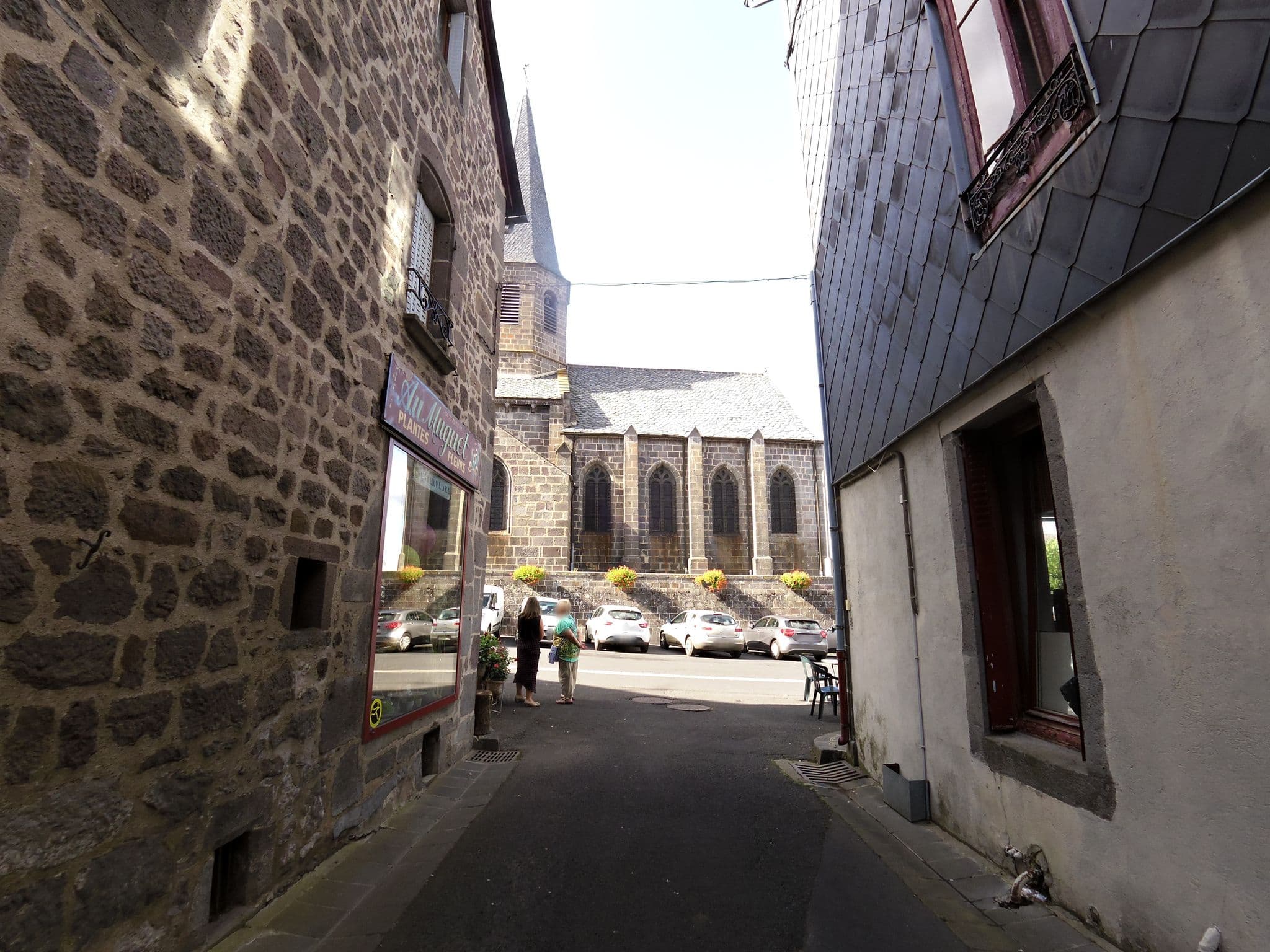 Street view near Hotel De La Providence Et De La Poste, Besse-et-Saint-Anastaise — © balooval (CC BY-SA · Mapillary)