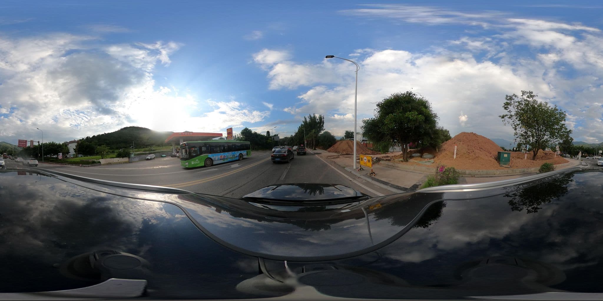 Street view near 邛海湾柏樾酒店, Xichang — © adirricor (CC BY-SA · Mapillary)
